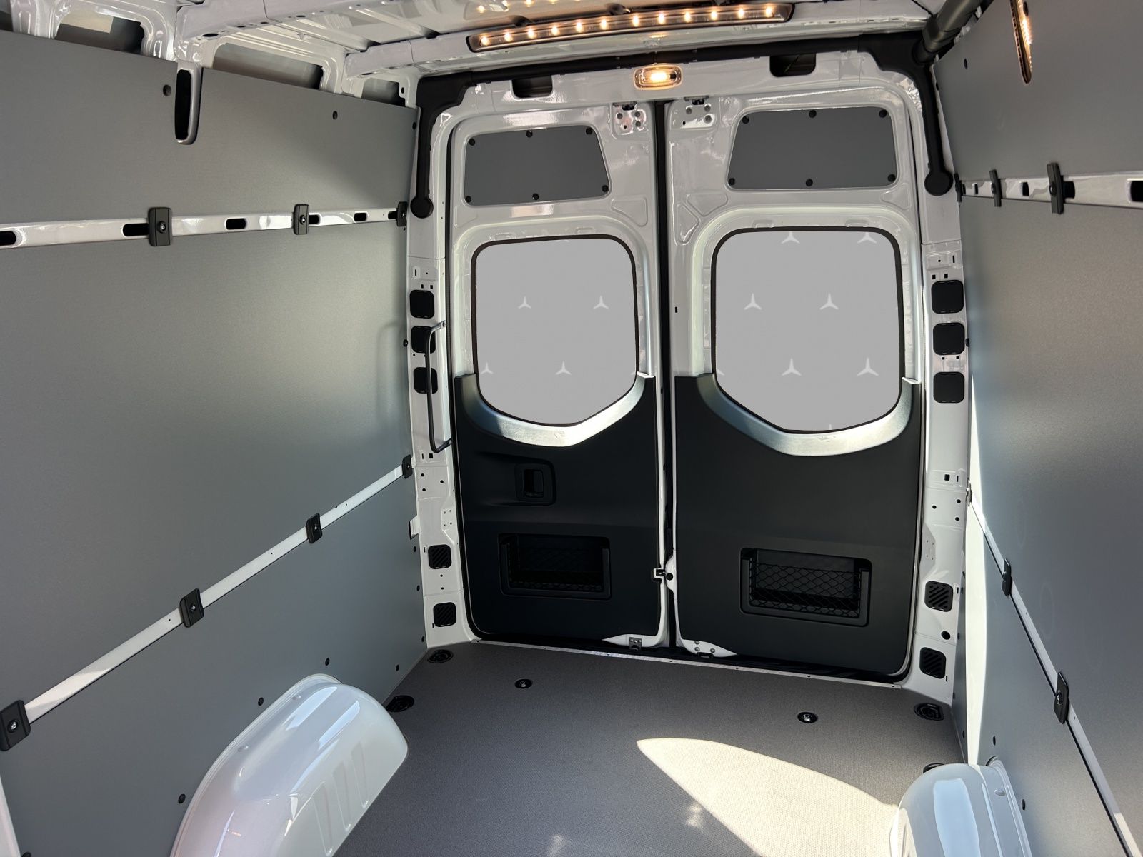 MERCEDES-BENZ Sprinter 317 CDI Standard 9G-TRONIC-image-13