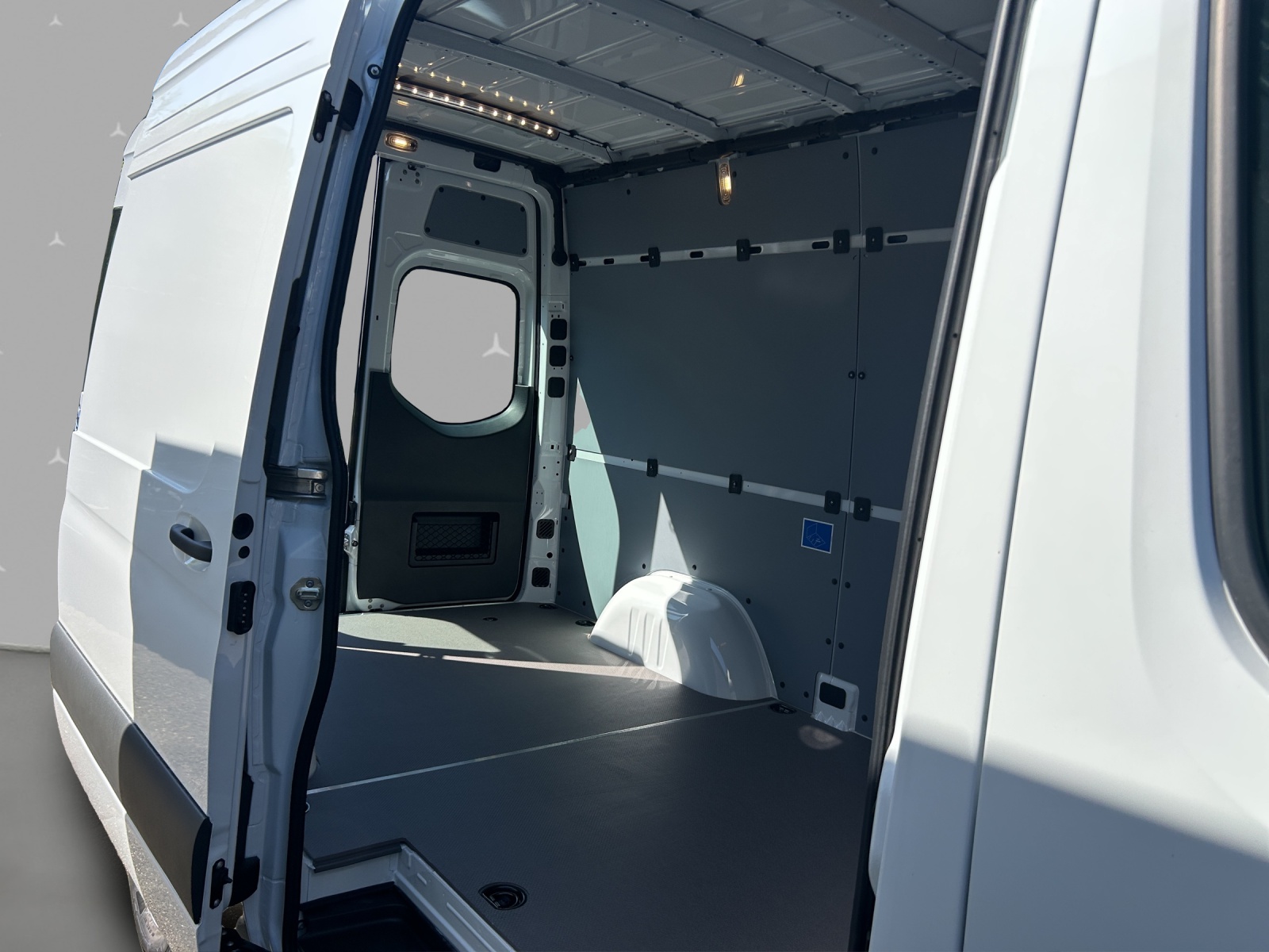 MERCEDES-BENZ Sprinter 317 CDI Standard 9G-TRONIC-image-12