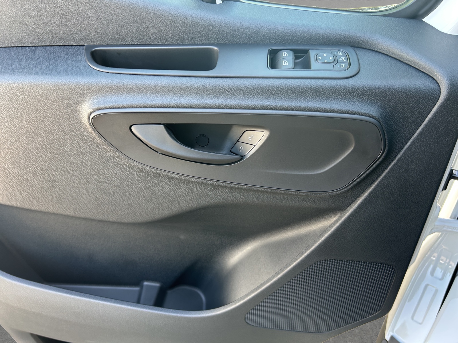 MERCEDES-BENZ Sprinter 317 CDI Standard 9G-TRONIC-image-11