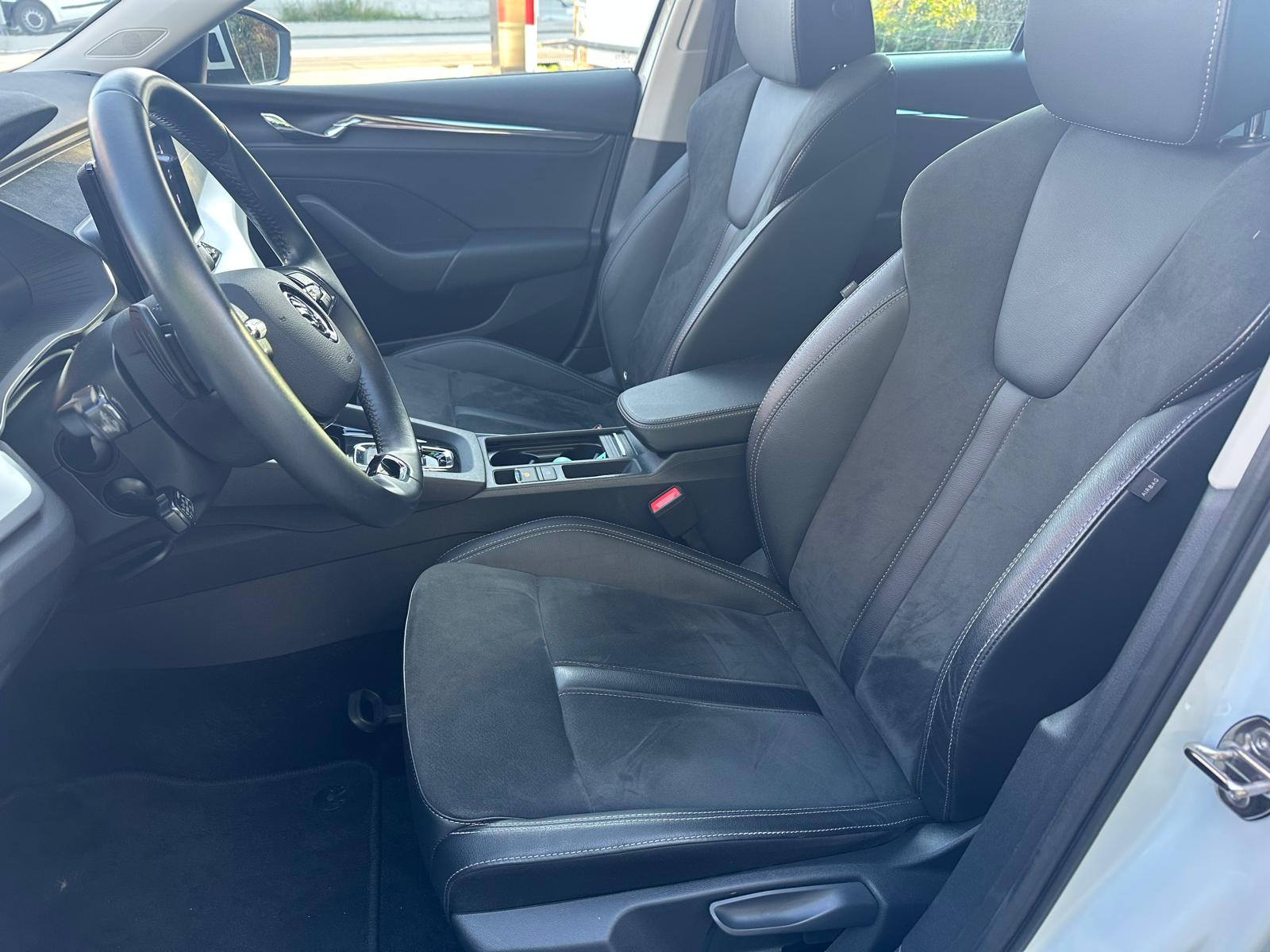 SKODA Octavia Combi 2.0 TDI DSG Style-image-10