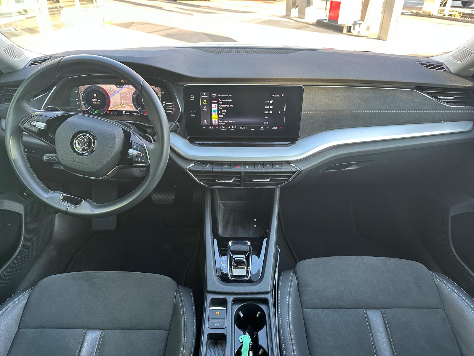 SKODA Octavia Combi 2.0 TDI DSG Style-image-12