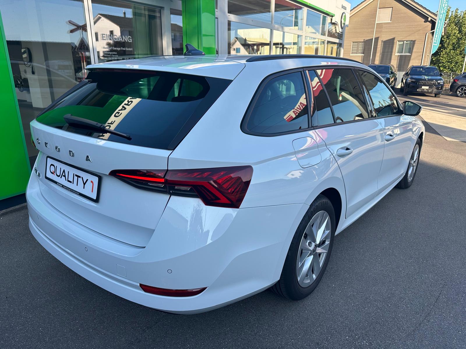 SKODA Octavia Combi 2.0 TDI DSG Style-image-4