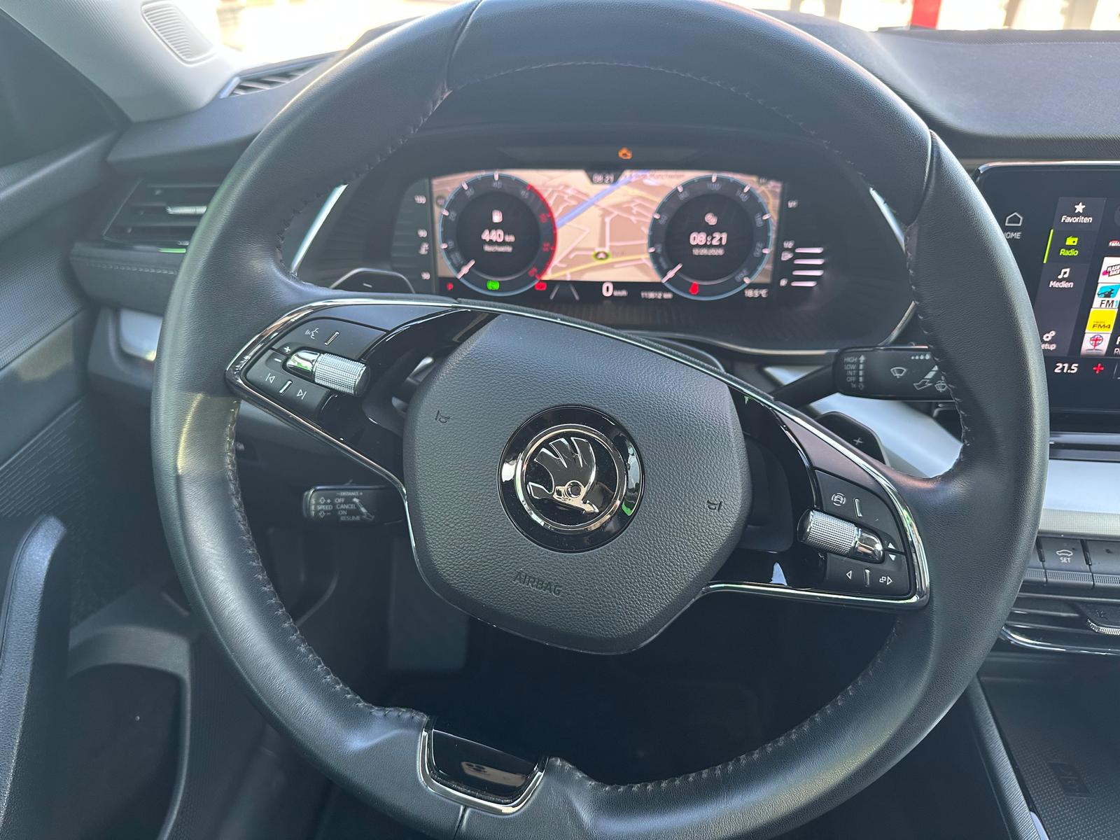 SKODA Octavia Combi 2.0 TDI DSG Style-image-13