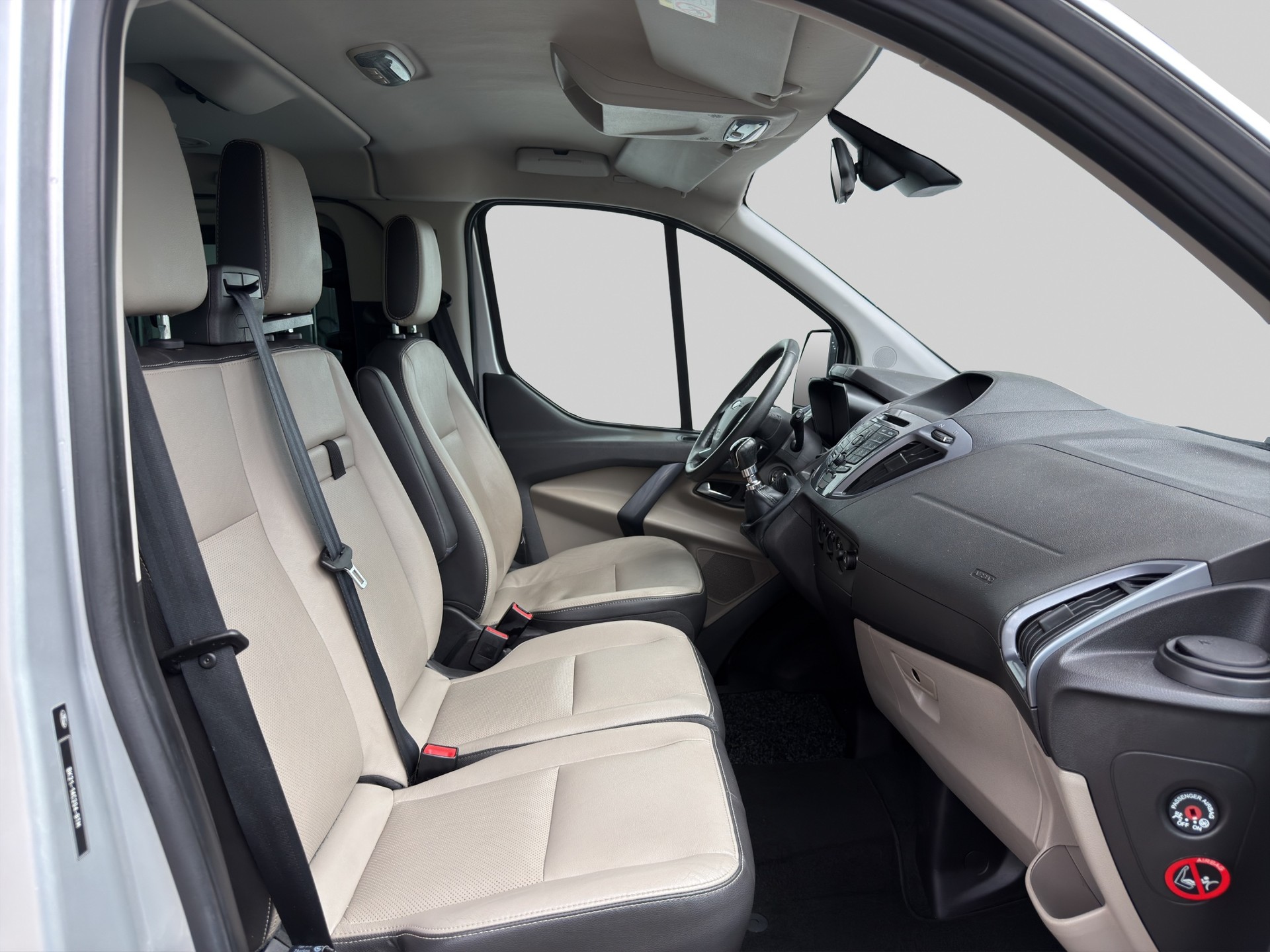 FORD Tourneo Custom 300 L2H1 Titanium-image-10