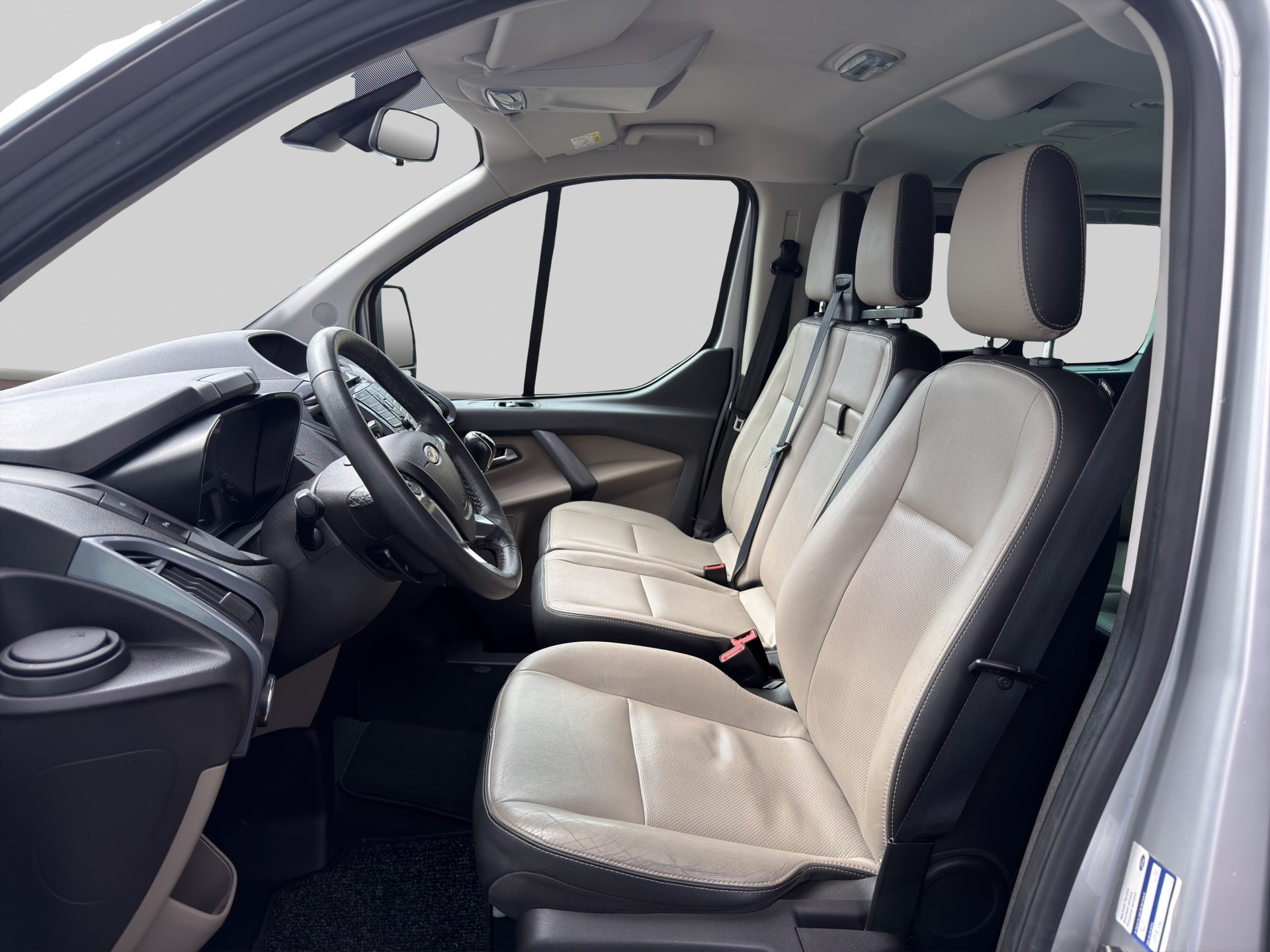 FORD Tourneo Custom 300 L2H1 Titanium-image-13