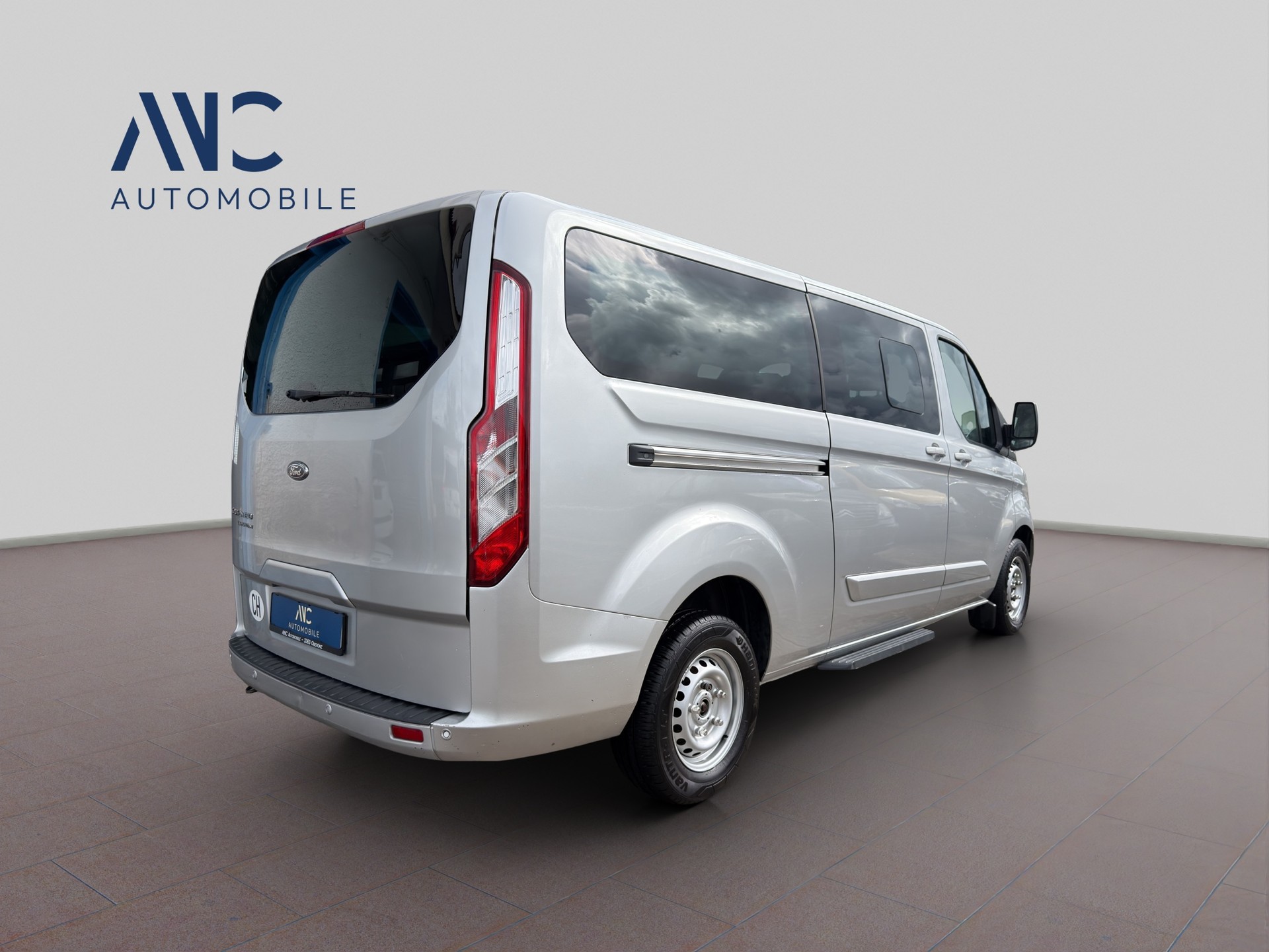 FORD Tourneo Custom 300 L2H1 Titanium-image-3