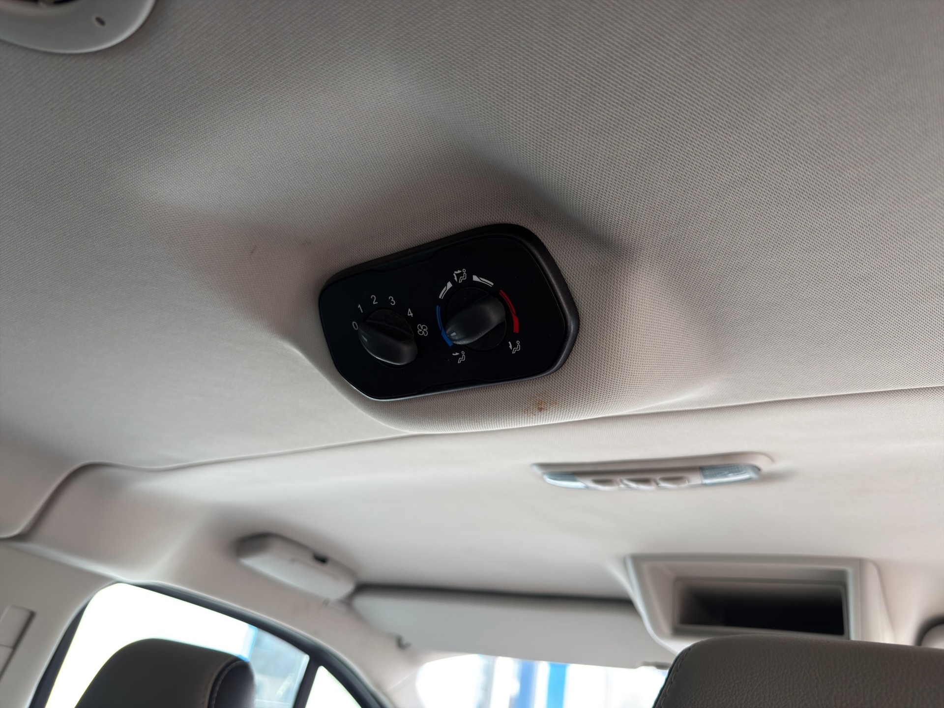 FORD Tourneo Custom 300 L2H1 Titanium-image-14