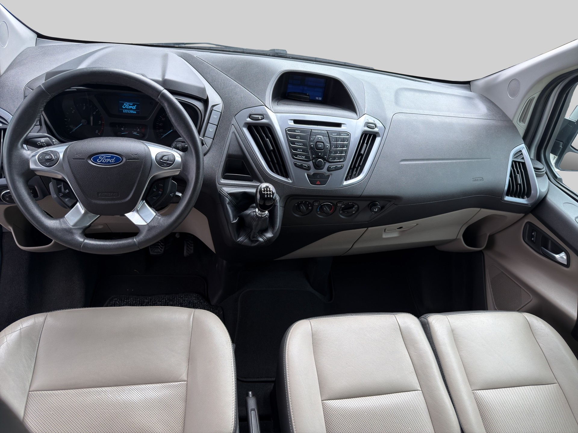 FORD Tourneo Custom 300 L2H1 Titanium-image-7