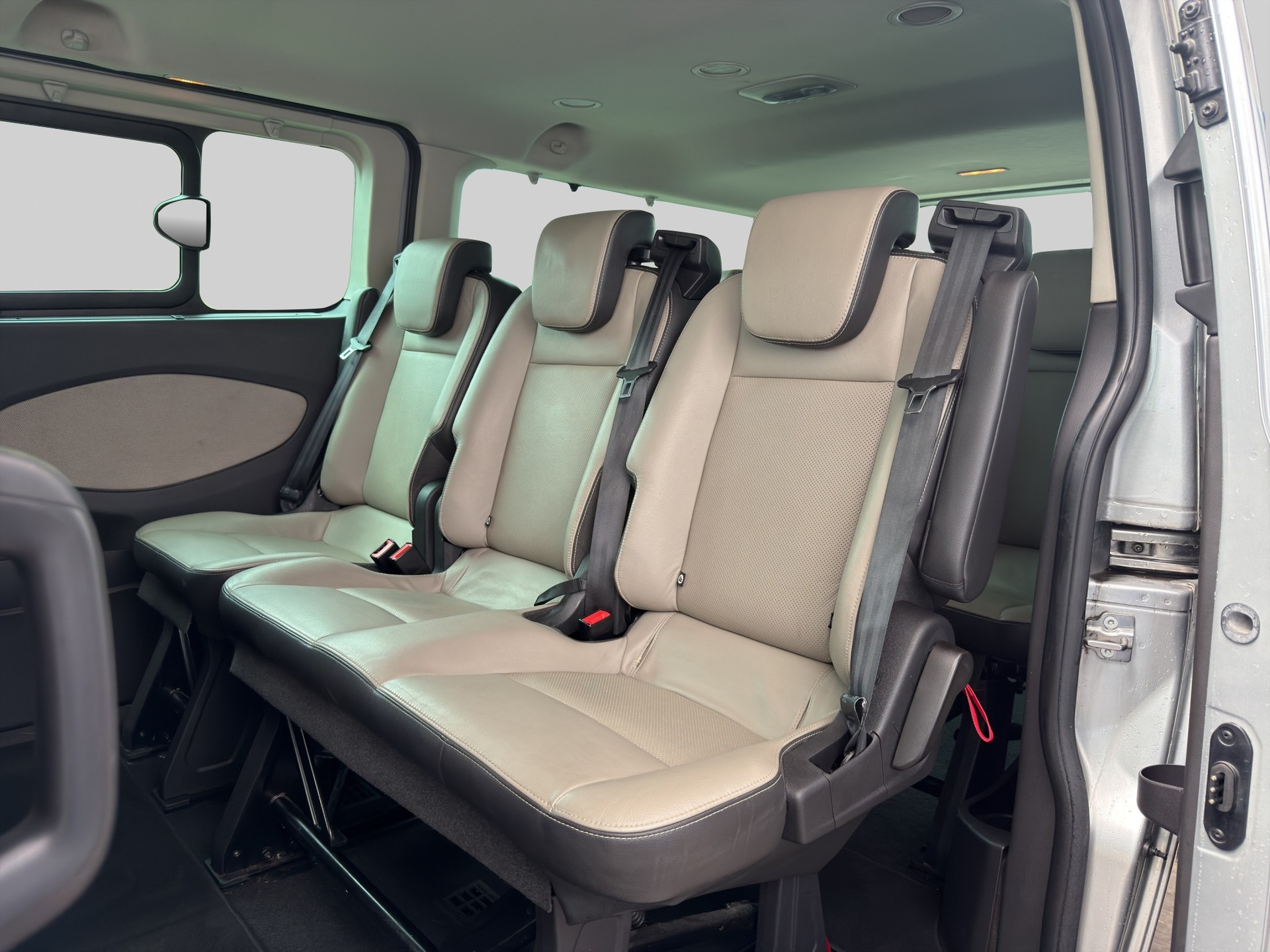 FORD Tourneo Custom 300 L2H1 Titanium-image-12