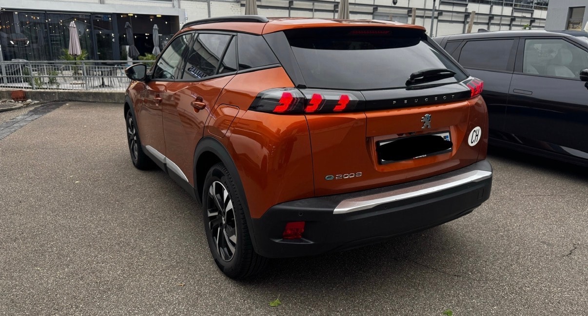 PEUGEOT 2008 e Allure-image-3