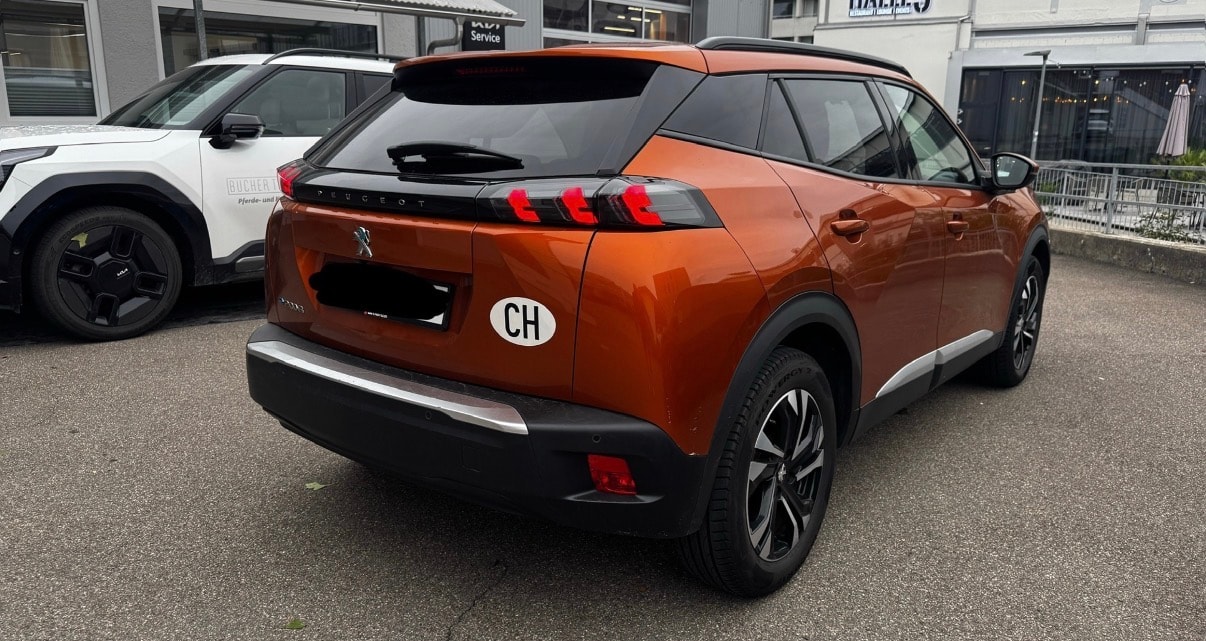 PEUGEOT 2008 e Allure-image-2