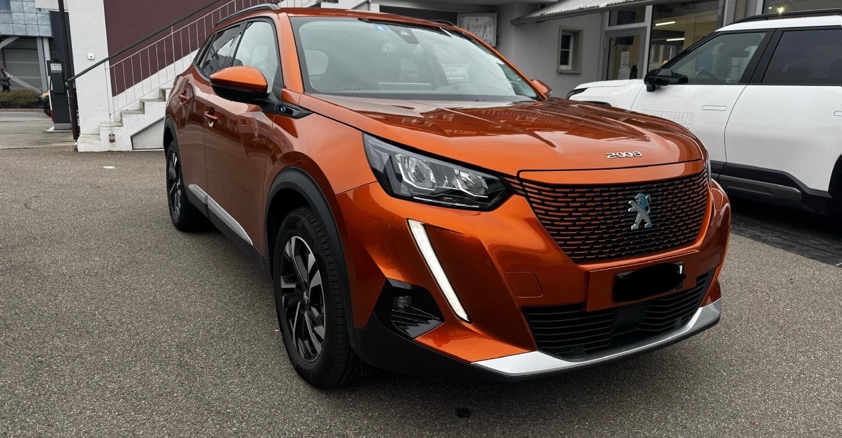 PEUGEOT 2008 e Allure-image-0