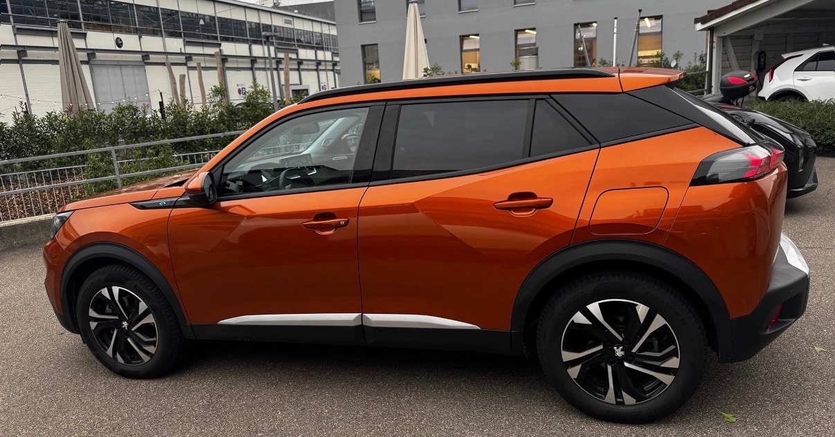 PEUGEOT 2008 e Allure-image-5