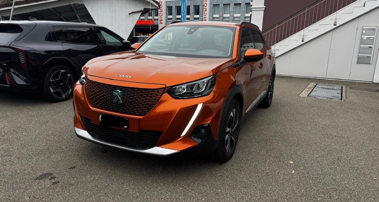 PEUGEOT 2008 e Allure-image-1