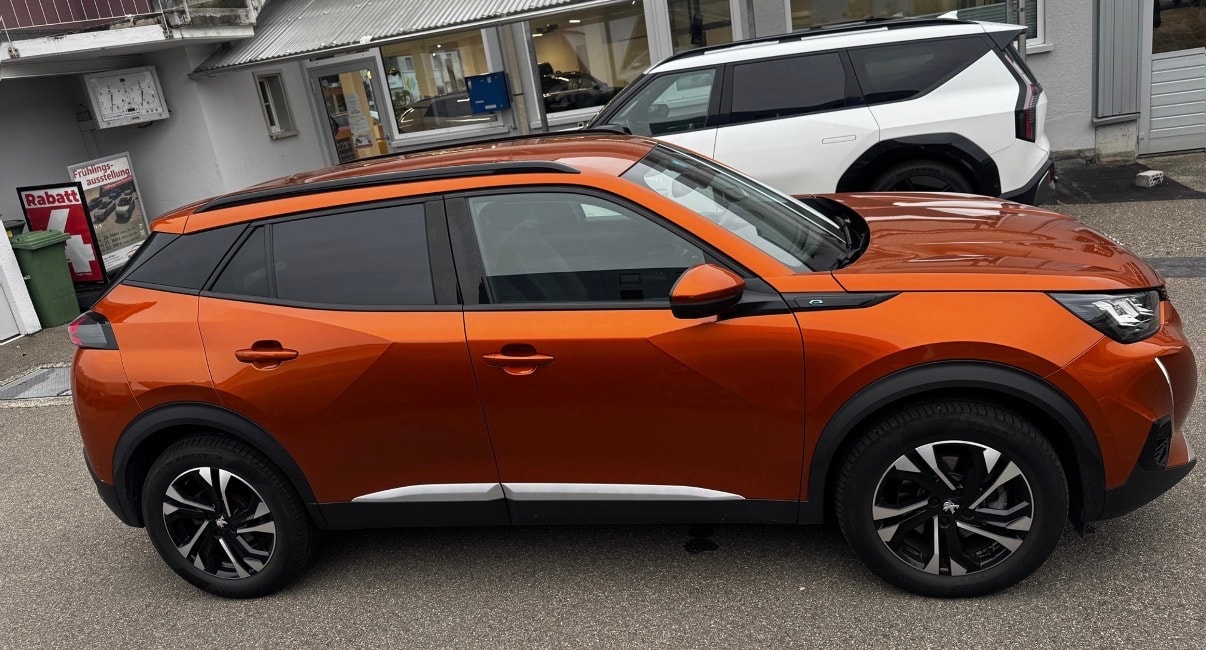 PEUGEOT 2008 e Allure-image-4