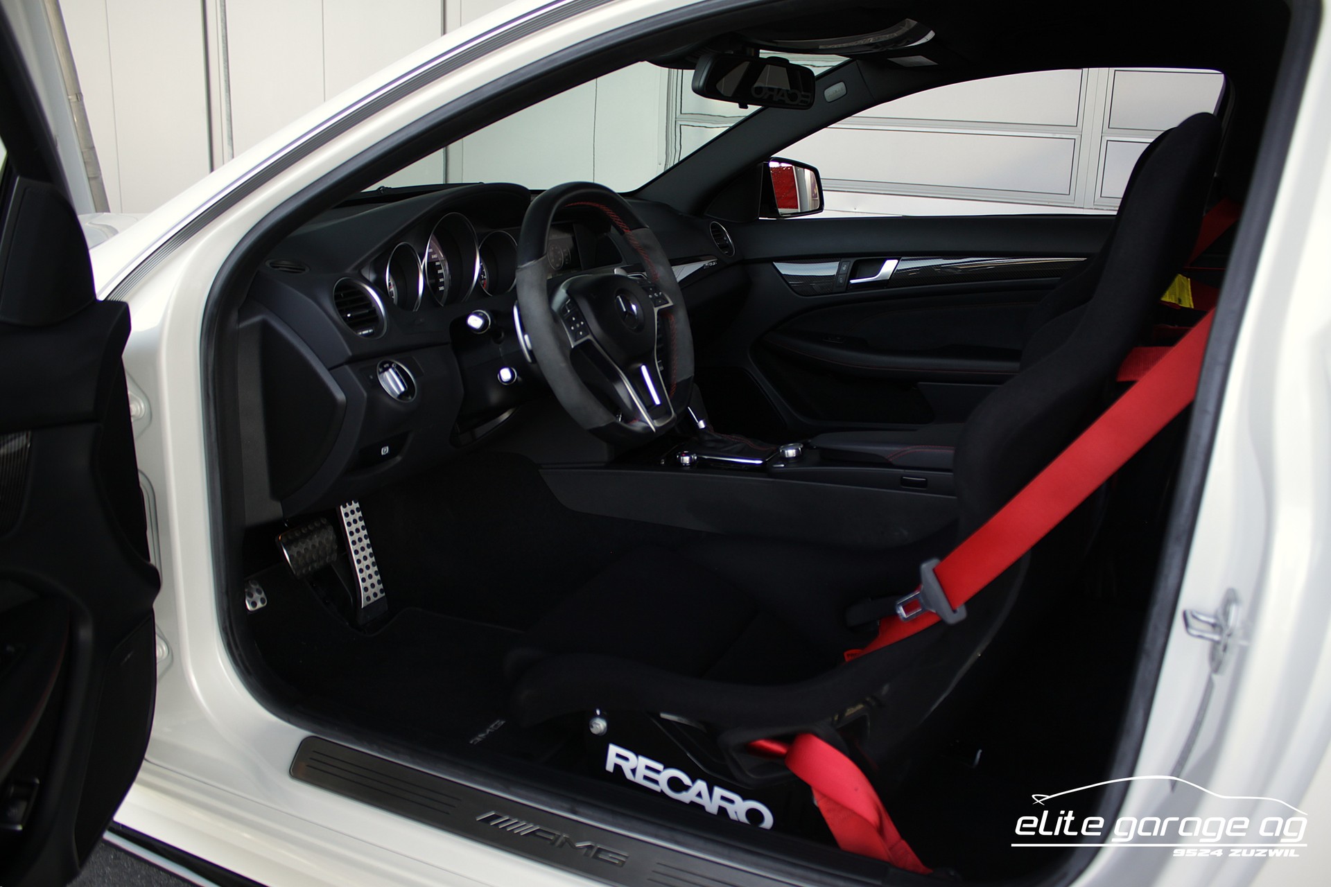 MERCEDES-BENZ C 63 Coupé AMG Black Series-image-12