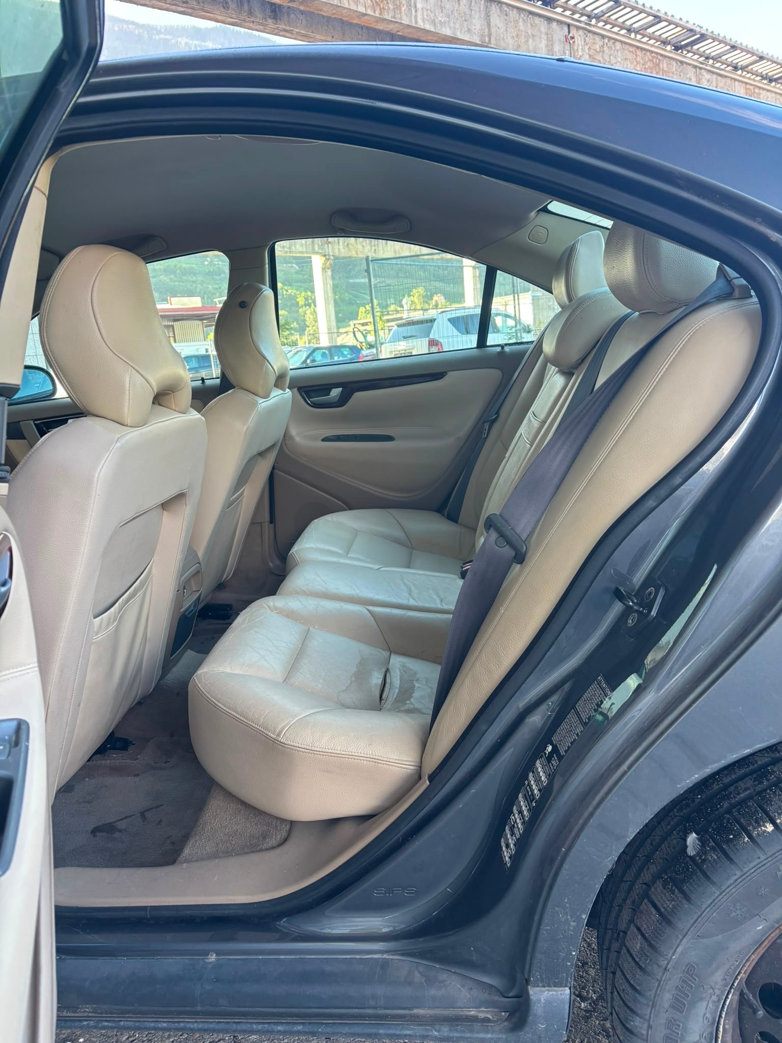 VOLVO S60 2.5T AWD-image-1