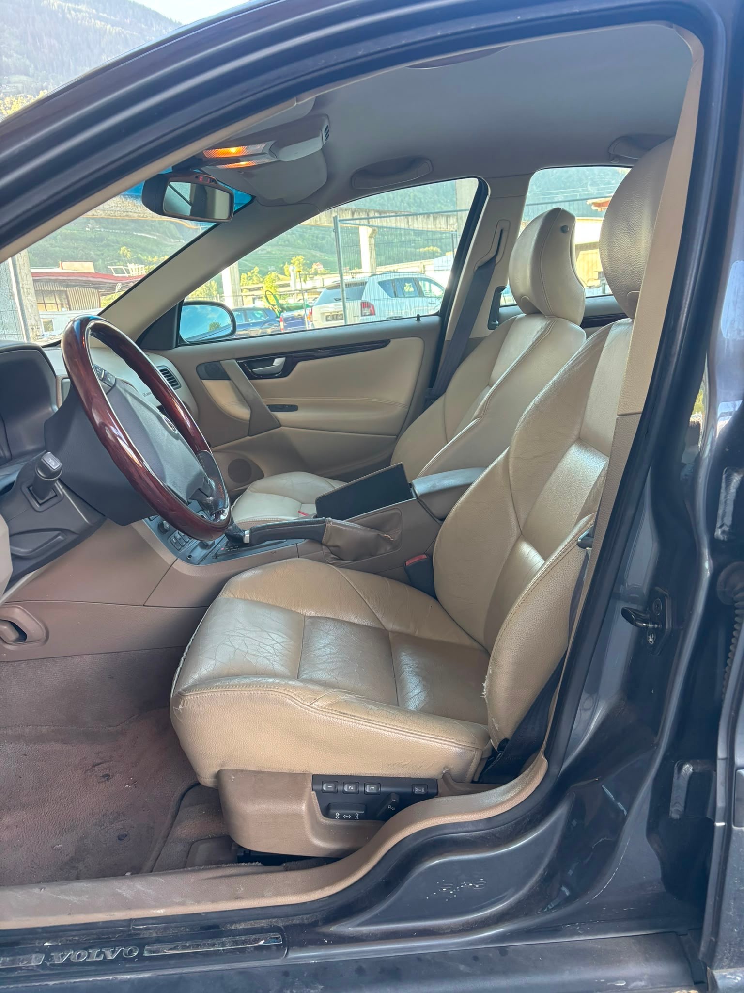 VOLVO S60 2.5T AWD-image-2