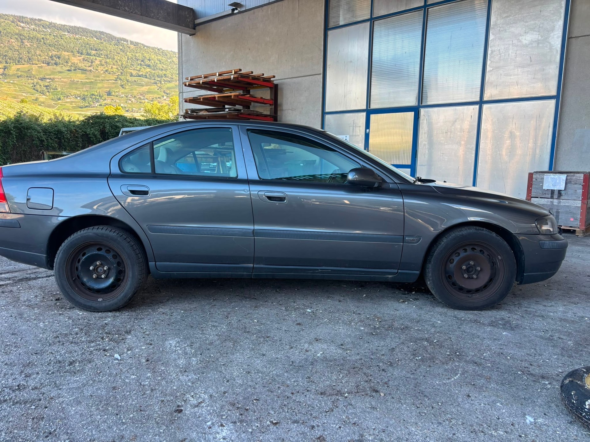 VOLVO S60 2.5T AWD-image-3
