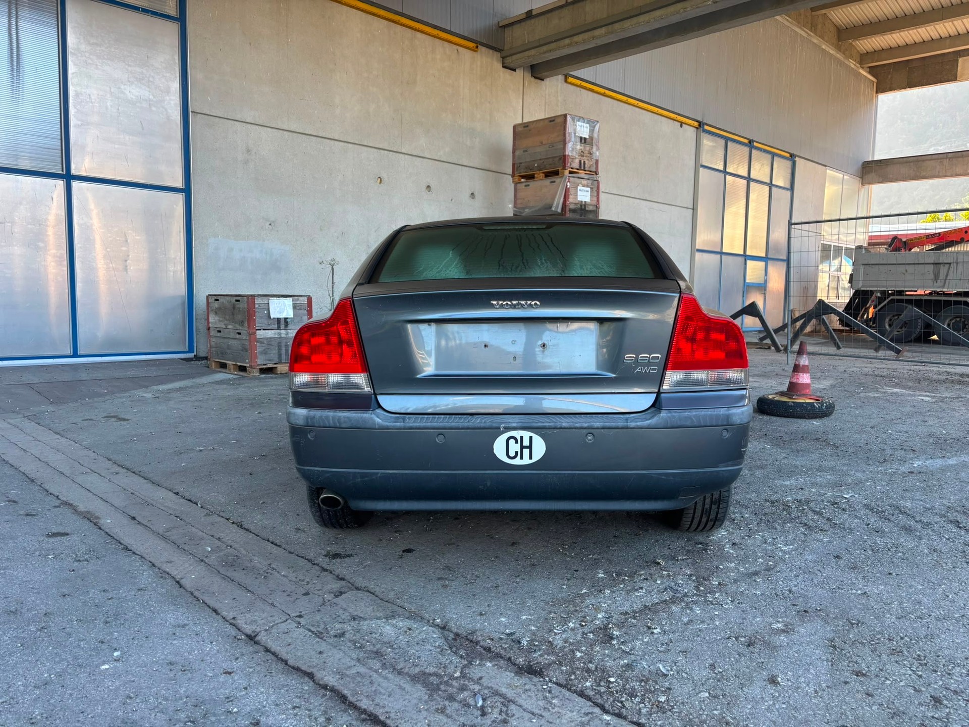 VOLVO S60 2.5T AWD-image-4
