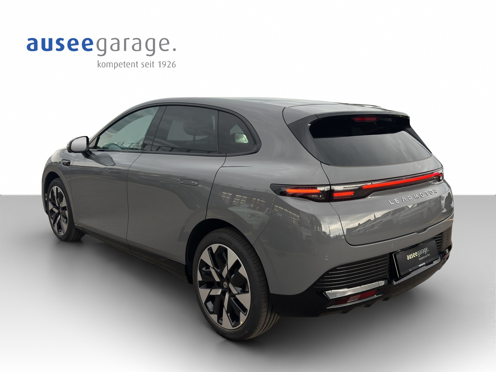 LEAPMOTOR B05 EV-image-2