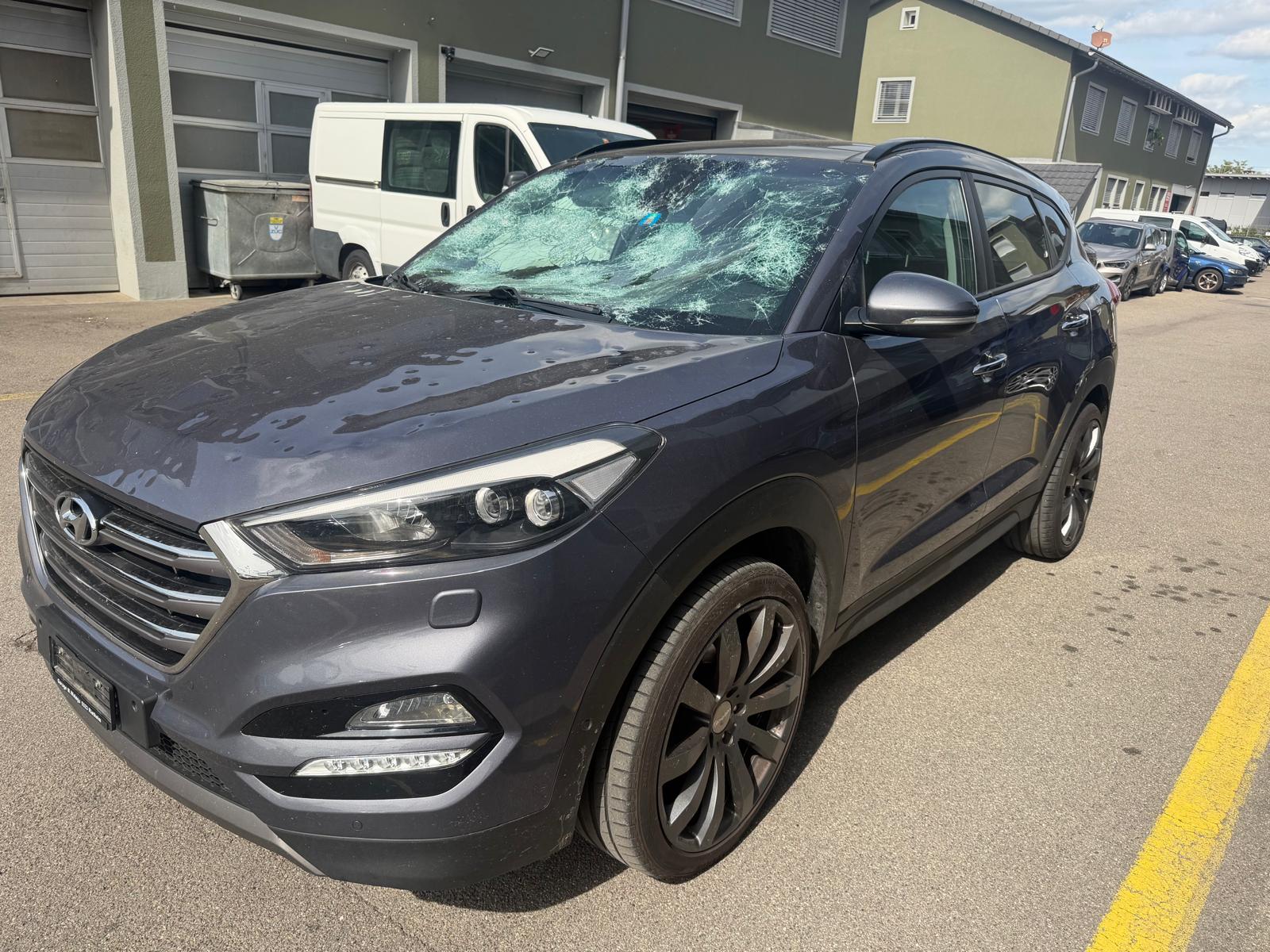 HYUNDAI Tucson 2.0 CRDI Launch Edition 4WD Automatic-image-2