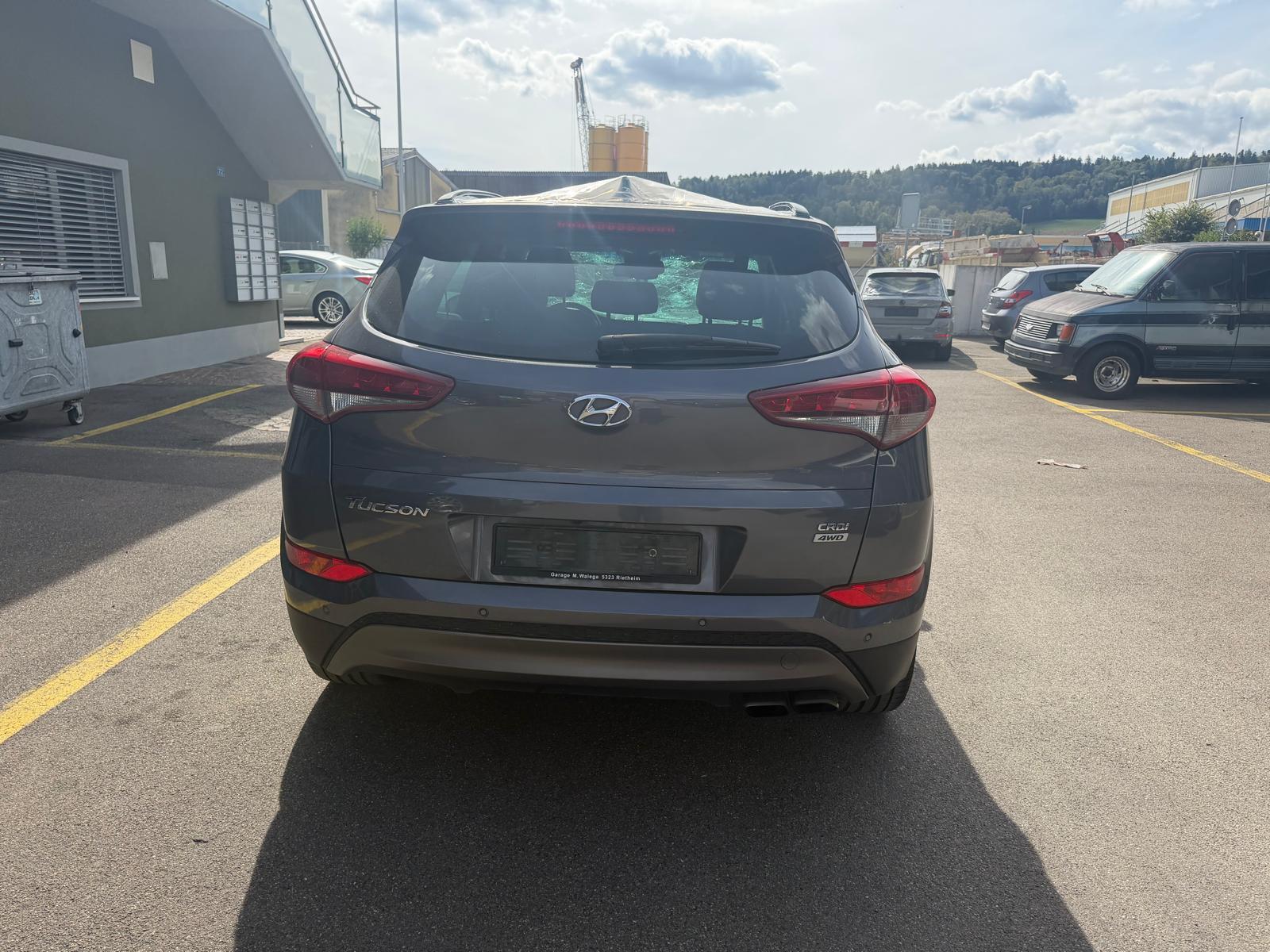 HYUNDAI Tucson 2.0 CRDI Launch Edition 4WD Automatic-image-4