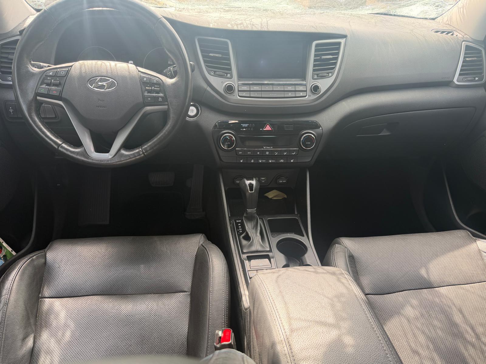 HYUNDAI Tucson 2.0 CRDI Launch Edition 4WD Automatic-image-7
