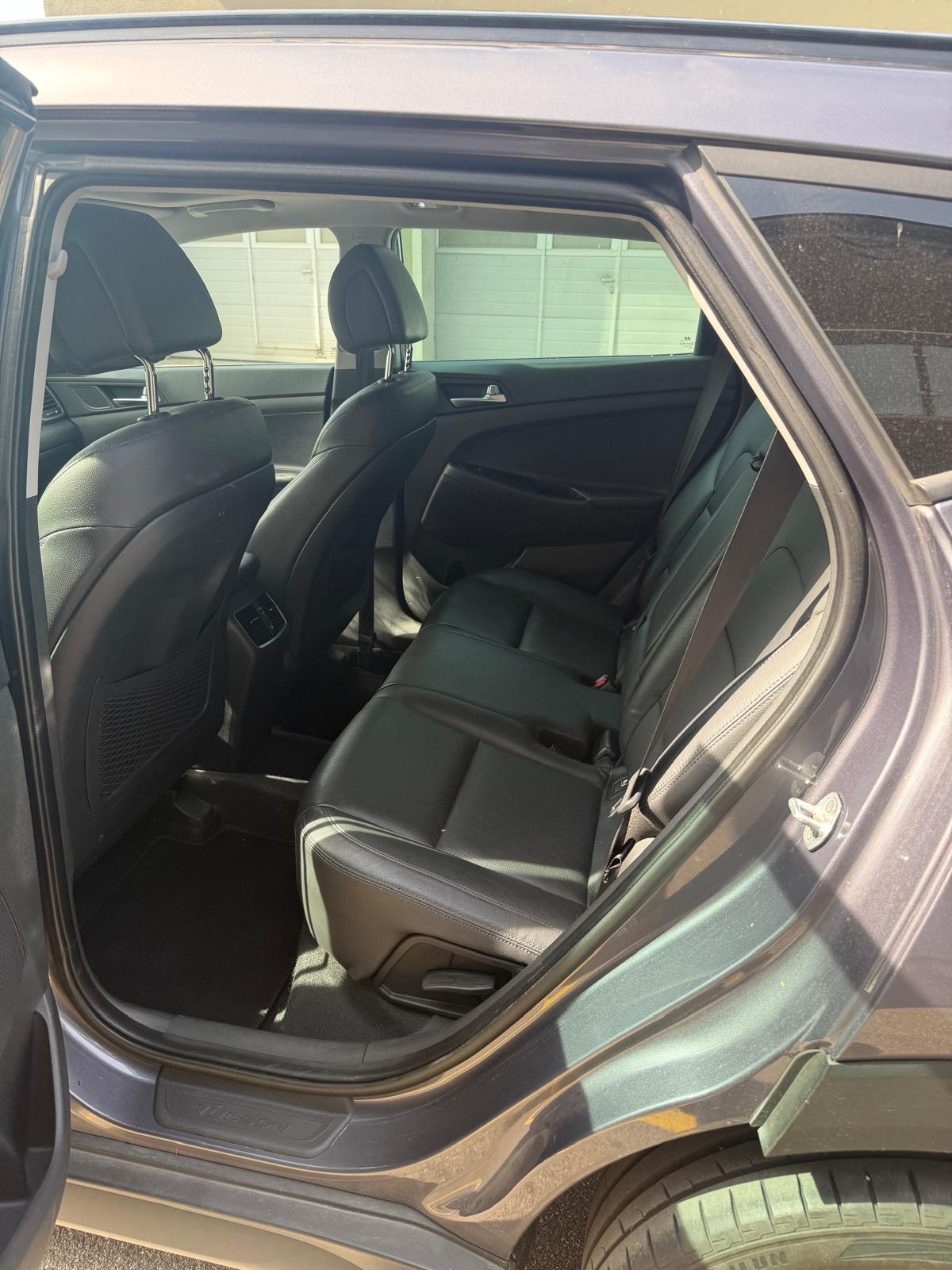HYUNDAI Tucson 2.0 CRDI Launch Edition 4WD Automatic-image-8
