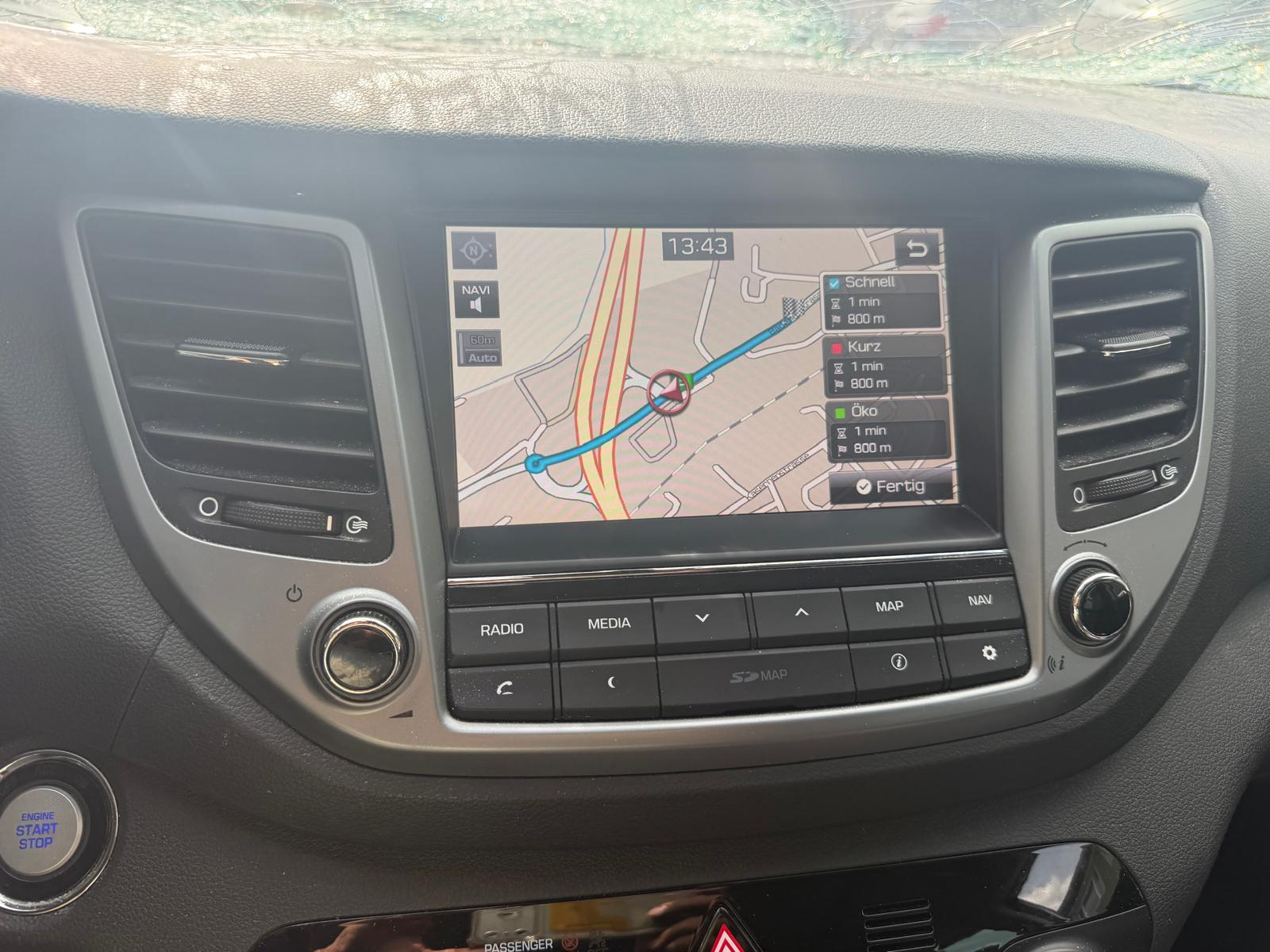 HYUNDAI Tucson 2.0 CRDI Launch Edition 4WD Automatic-image-13