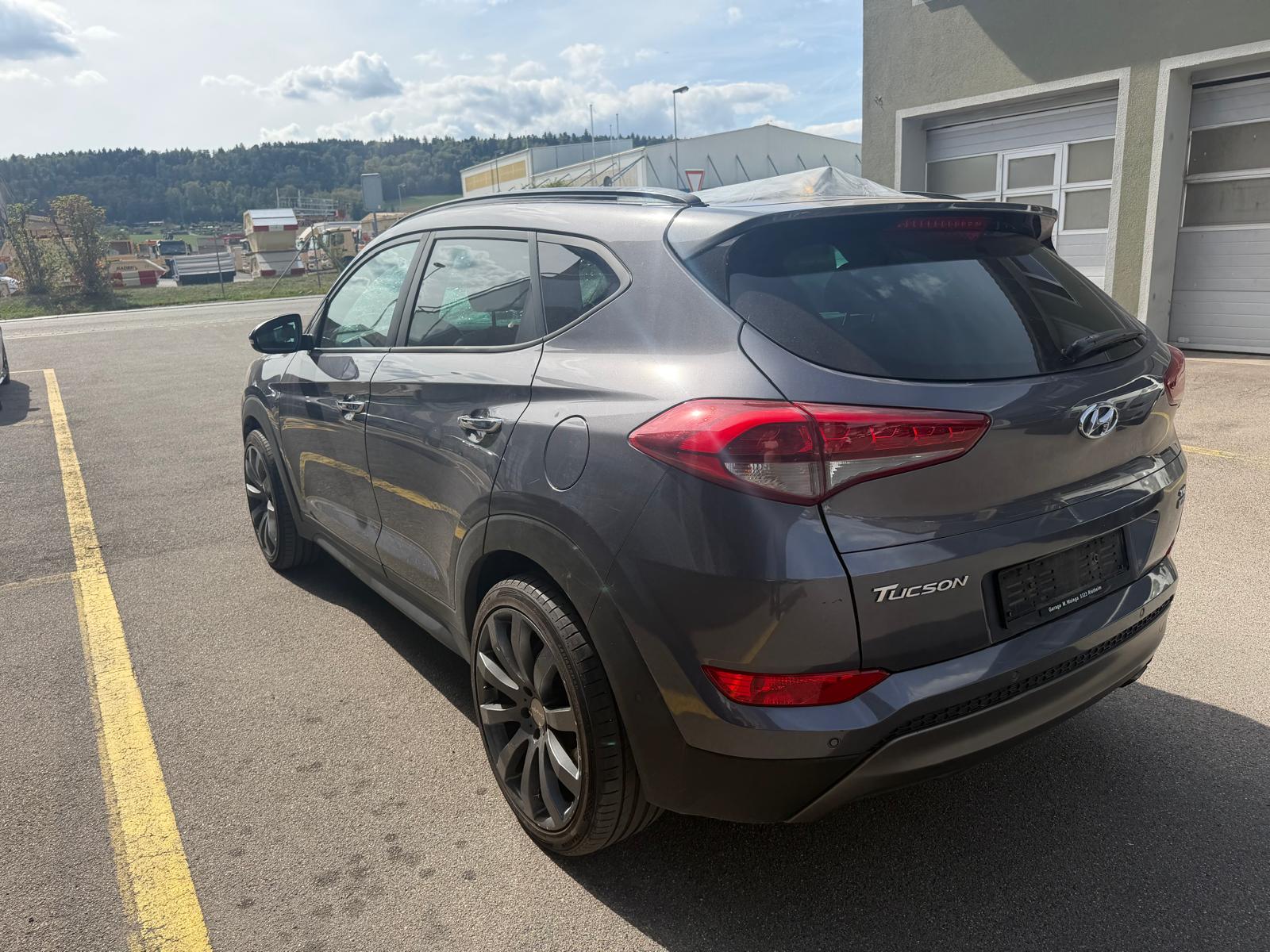 HYUNDAI Tucson 2.0 CRDI Launch Edition 4WD Automatic-image-3