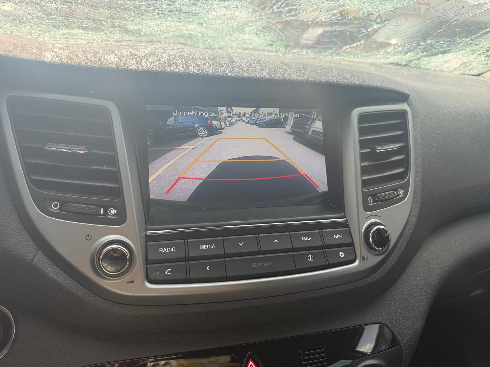 HYUNDAI Tucson 2.0 CRDI Launch Edition 4WD Automatic-image-14