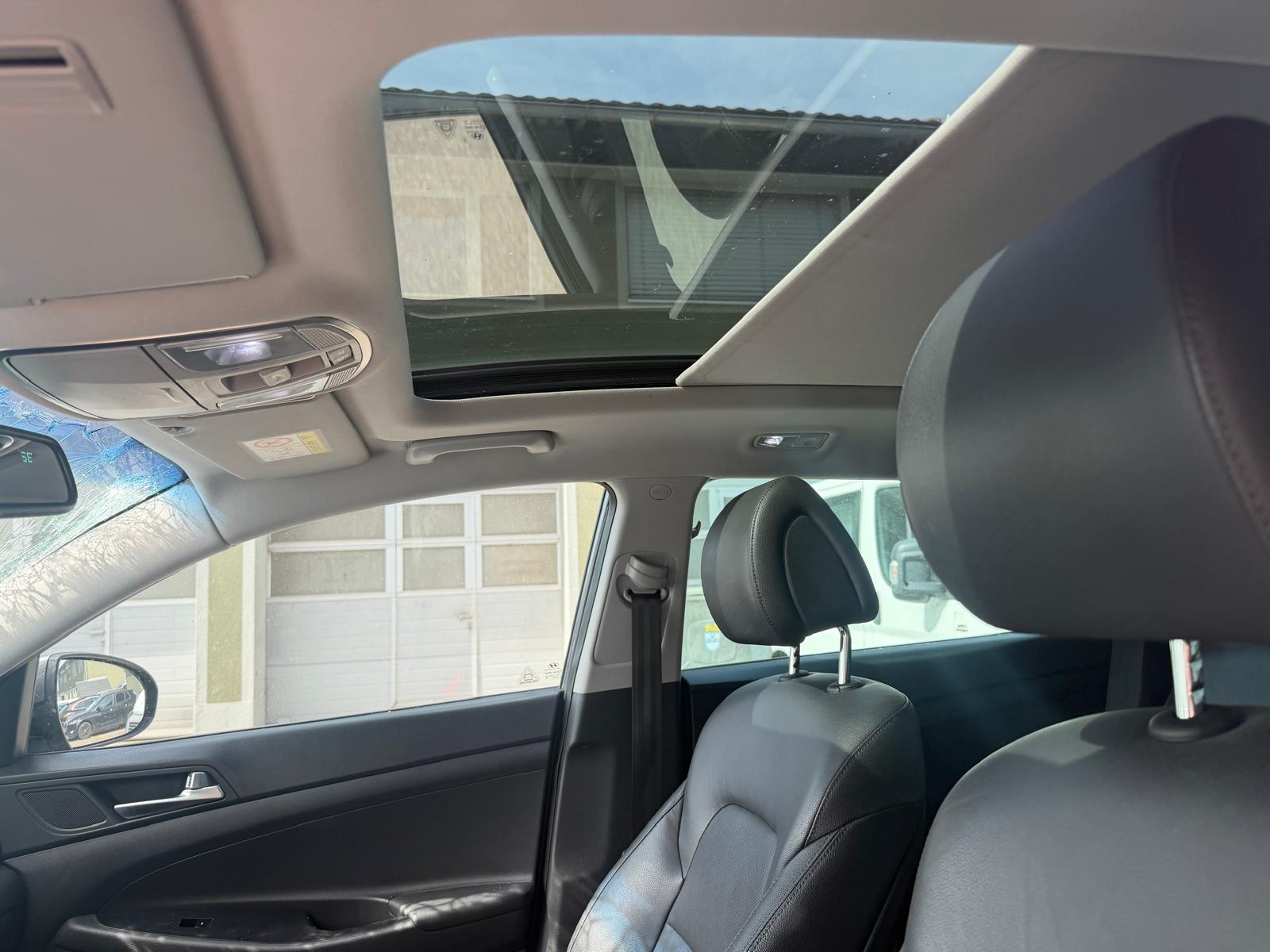 HYUNDAI Tucson 2.0 CRDI Launch Edition 4WD Automatic-image-9
