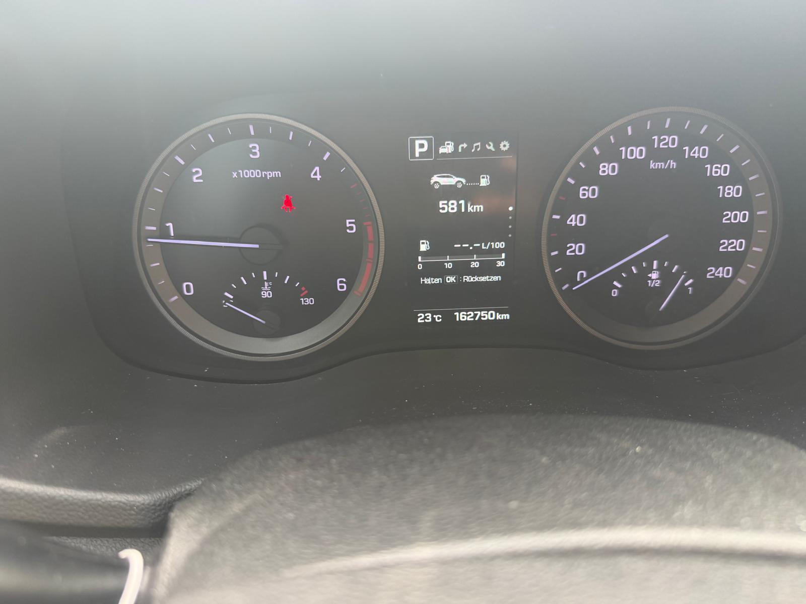 HYUNDAI Tucson 2.0 CRDI Launch Edition 4WD Automatic-image-15