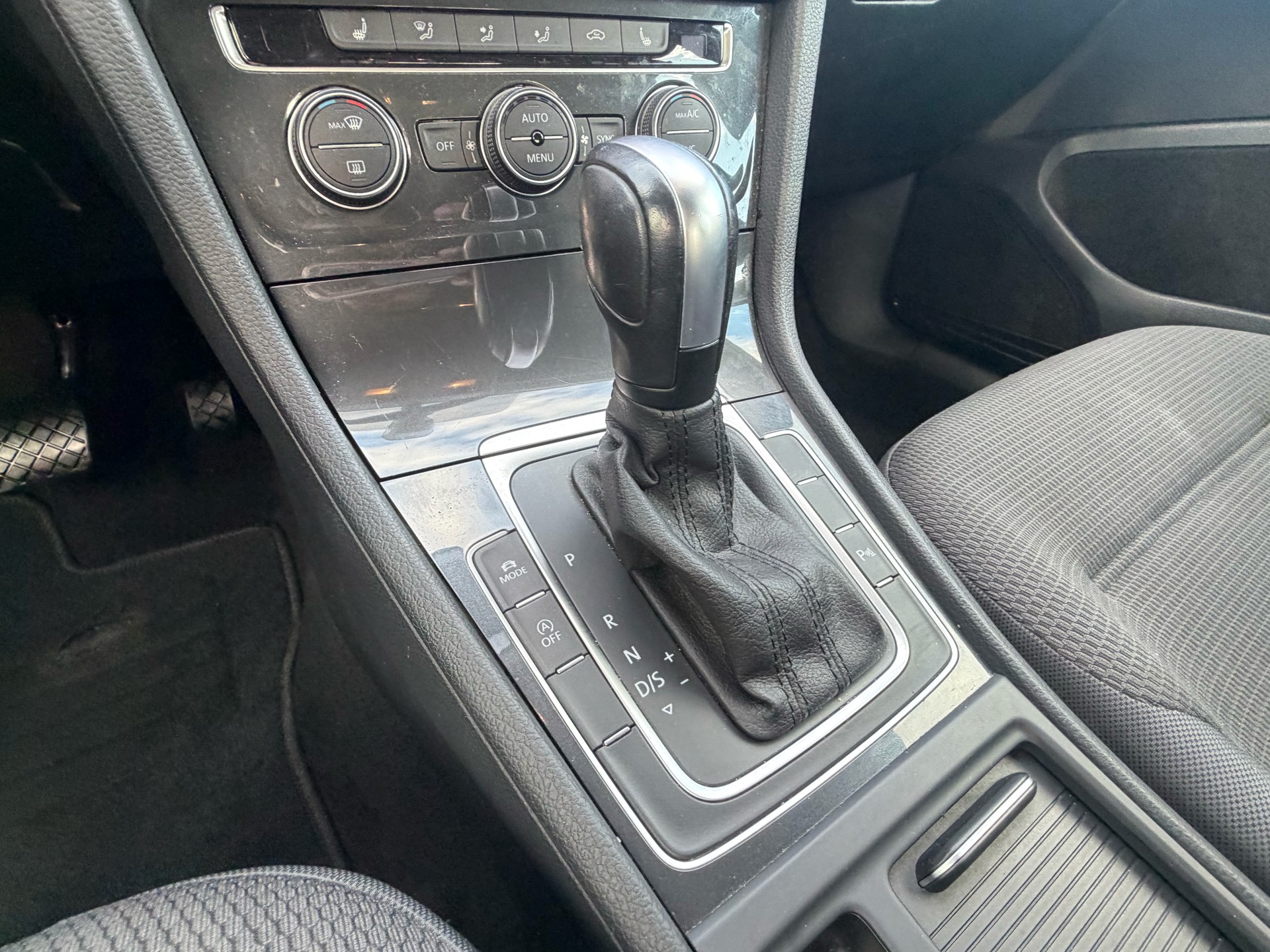 VW Golf 1.5 TSI EVO Comfortline DSG-image-12