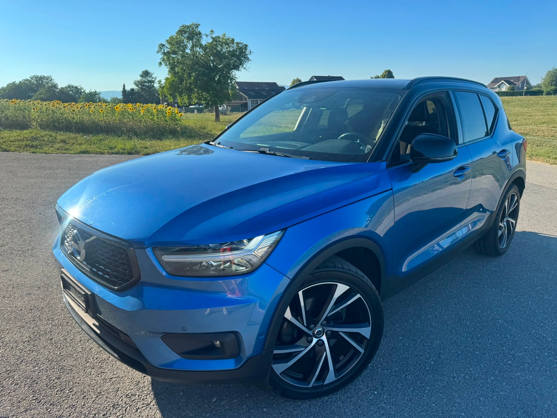 VOLVO XC40 D4 AWD Momentum Geartronic-image-3