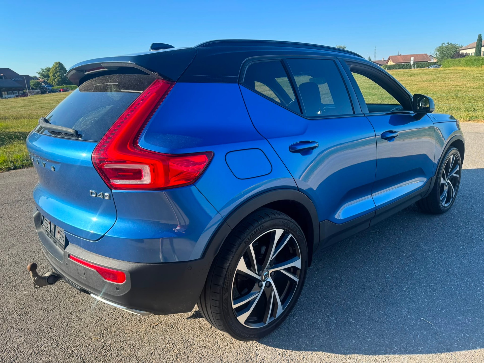 VOLVO XC40 D4 AWD Momentum Geartronic-image-5