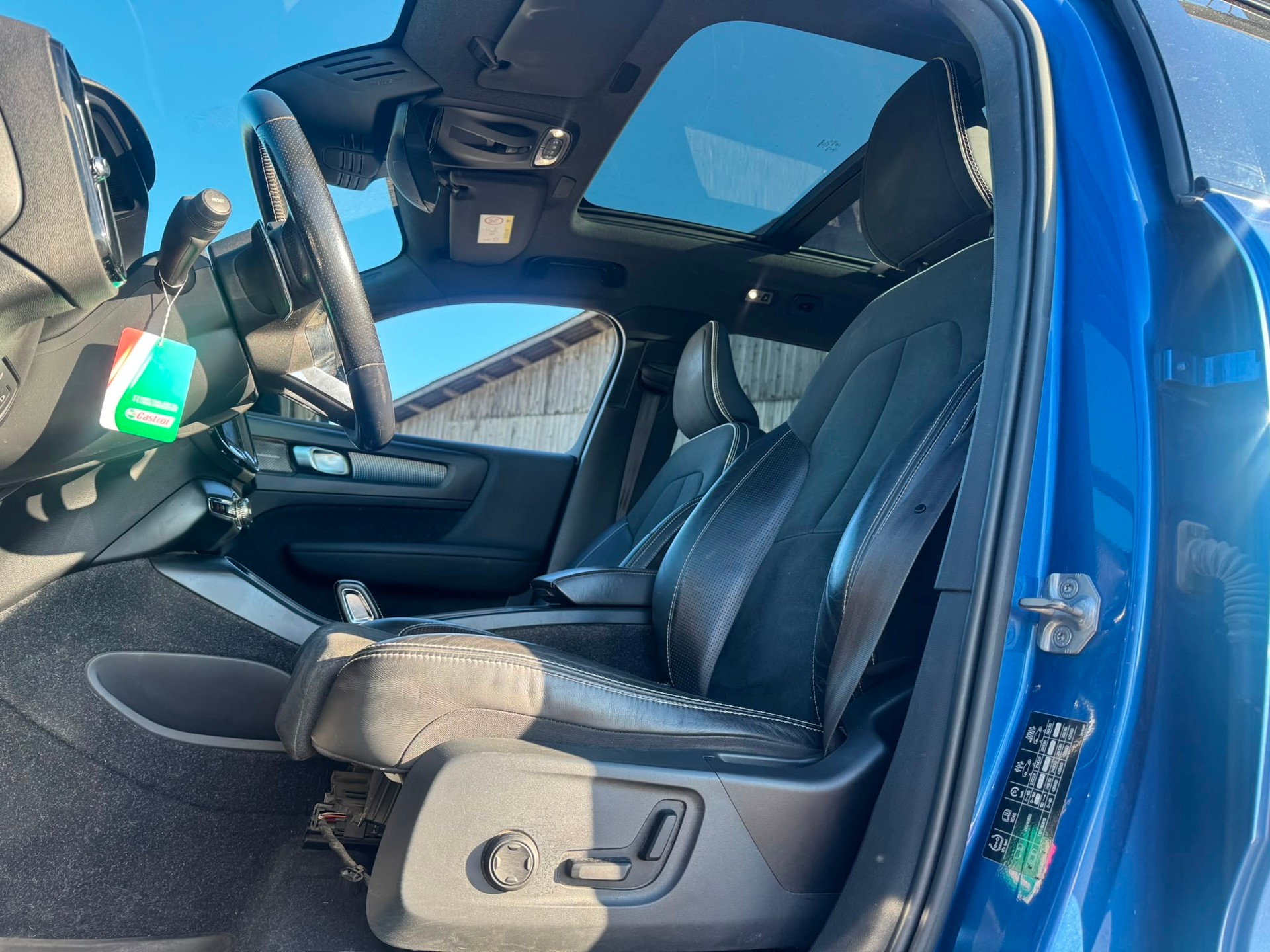 VOLVO XC40 D4 AWD Momentum Geartronic-image-9