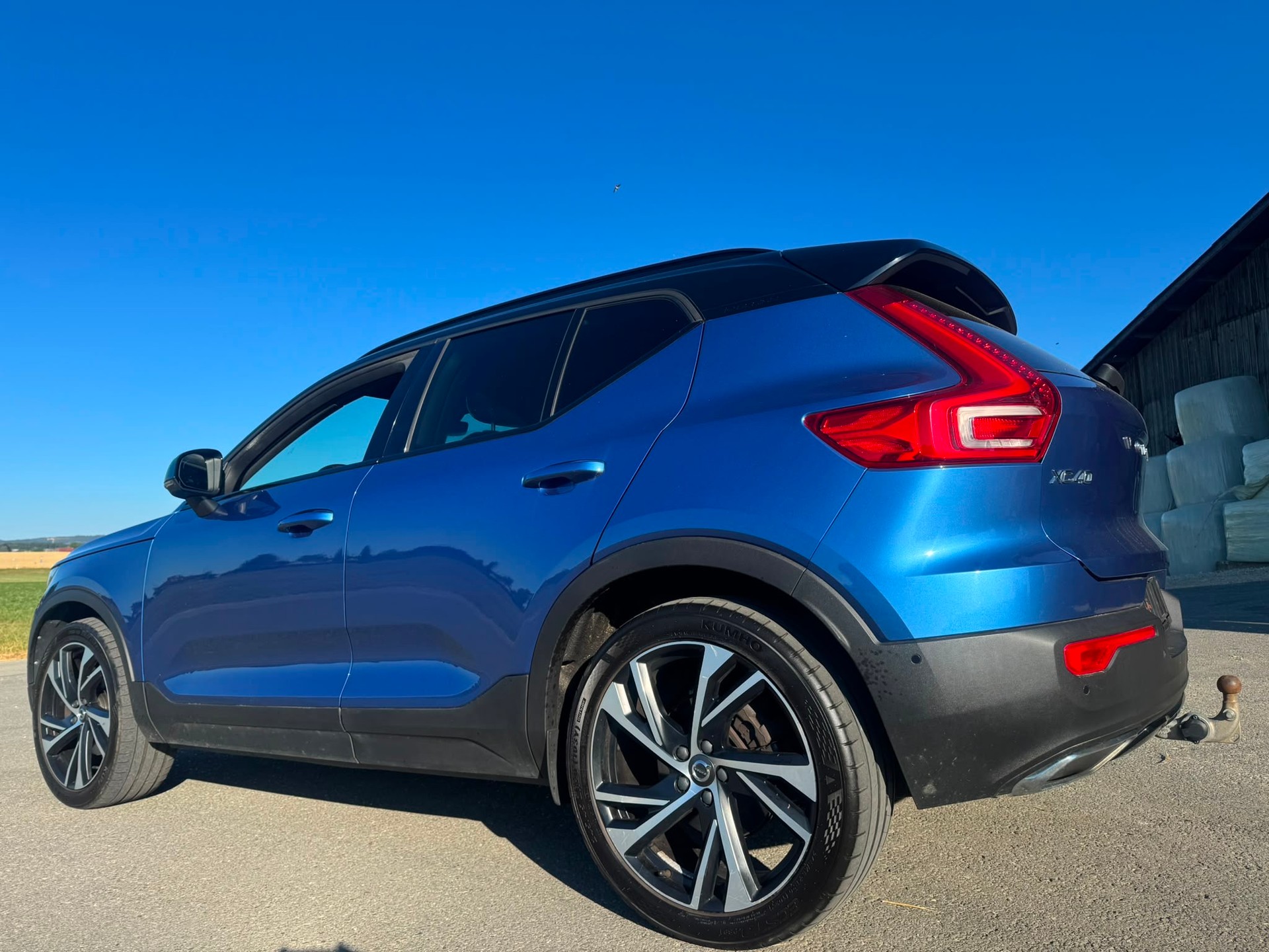 VOLVO XC40 D4 AWD Momentum Geartronic-image-4