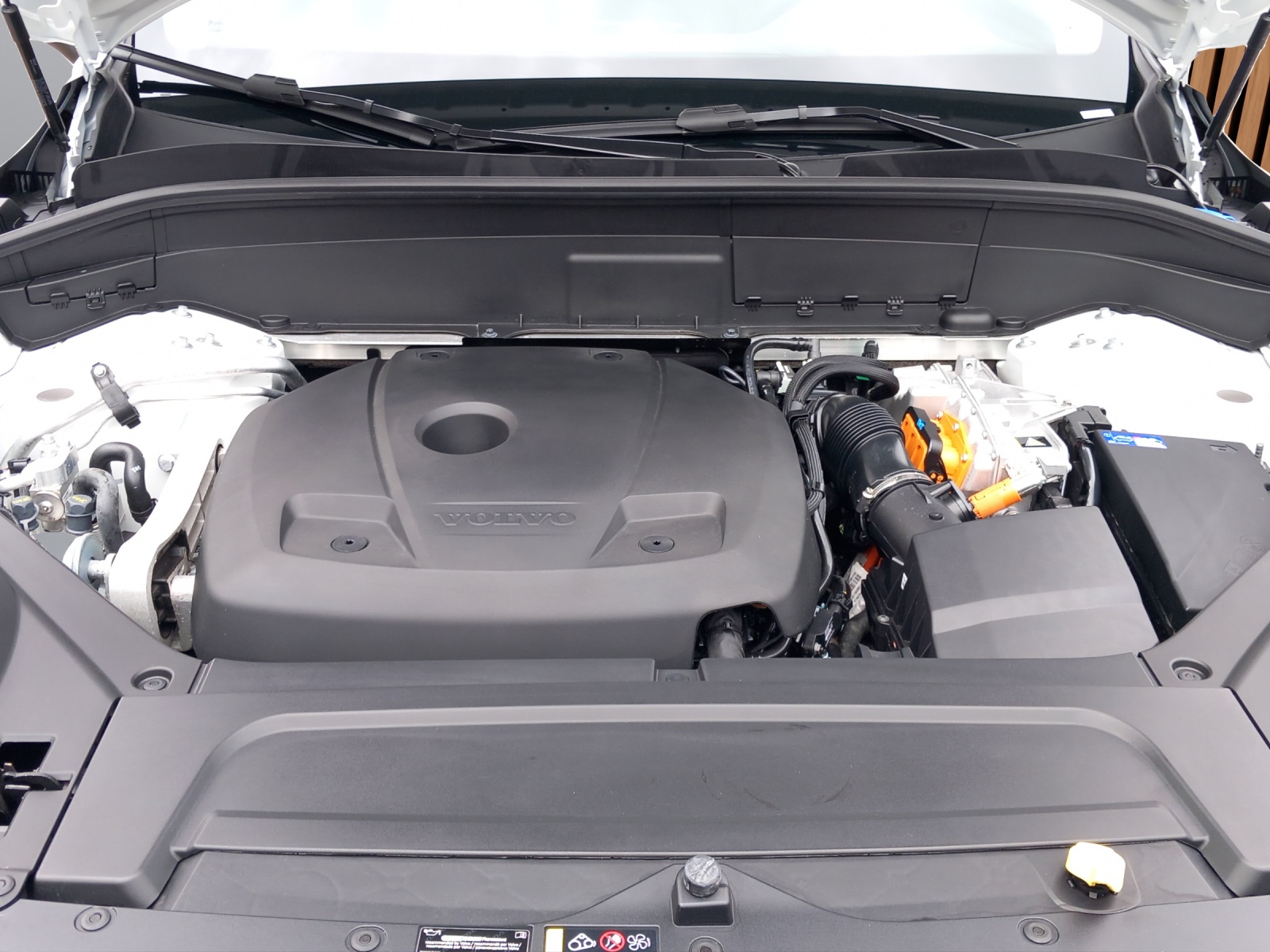 VOLVO XC90 2.0 T8 TE Ultra Dark eAWD-image-17