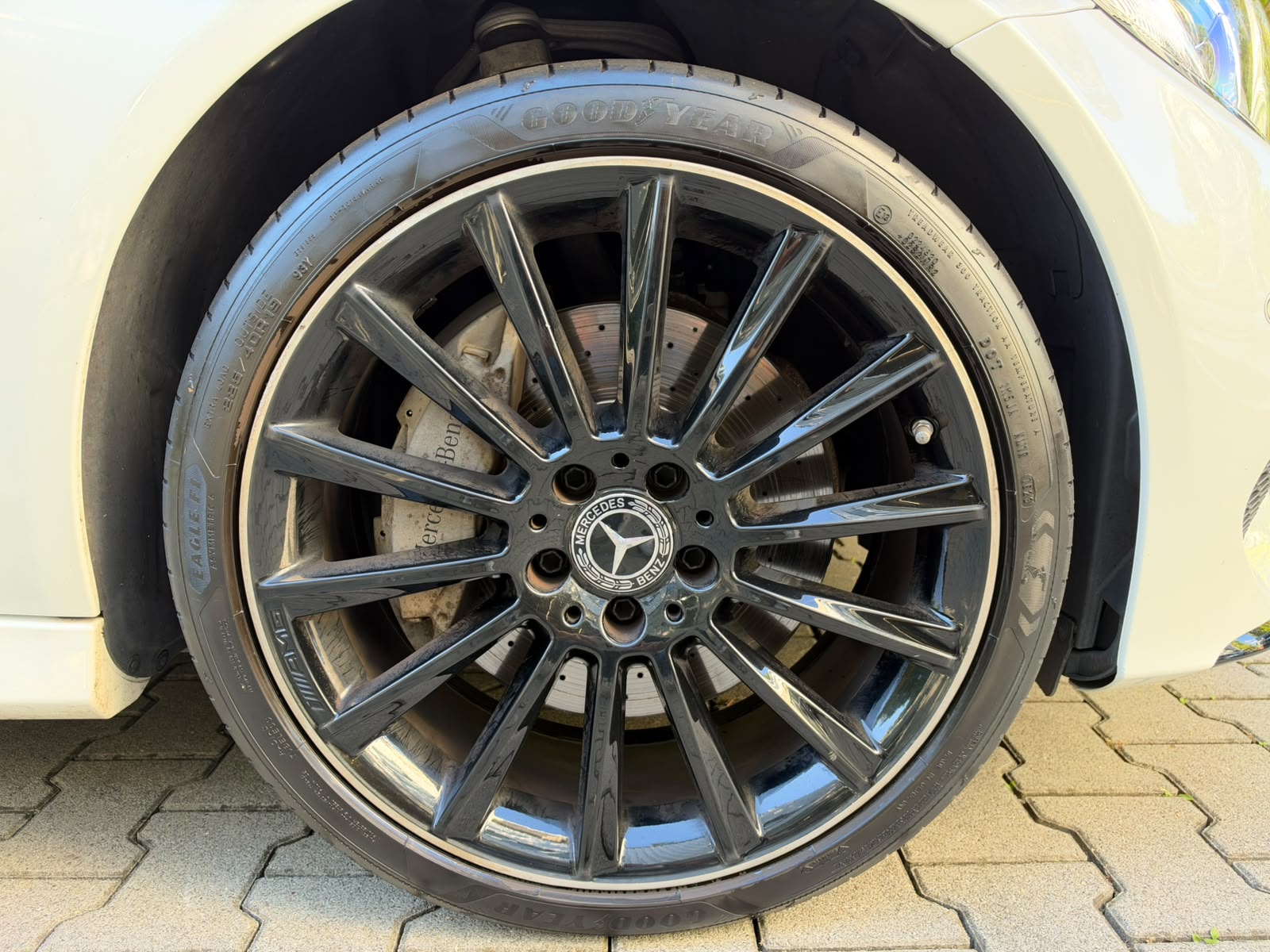 MERCEDES-BENZ C 250 Cabriolet AMG Line 9G-Tronic NIGHT Edition-image-14