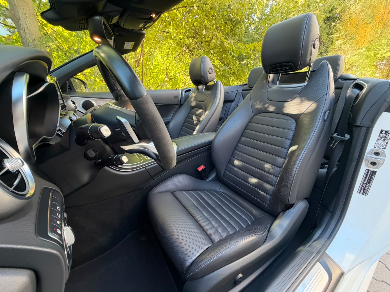 MERCEDES-BENZ C 250 Cabriolet AMG Line 9G-Tronic NIGHT Edition-image-19