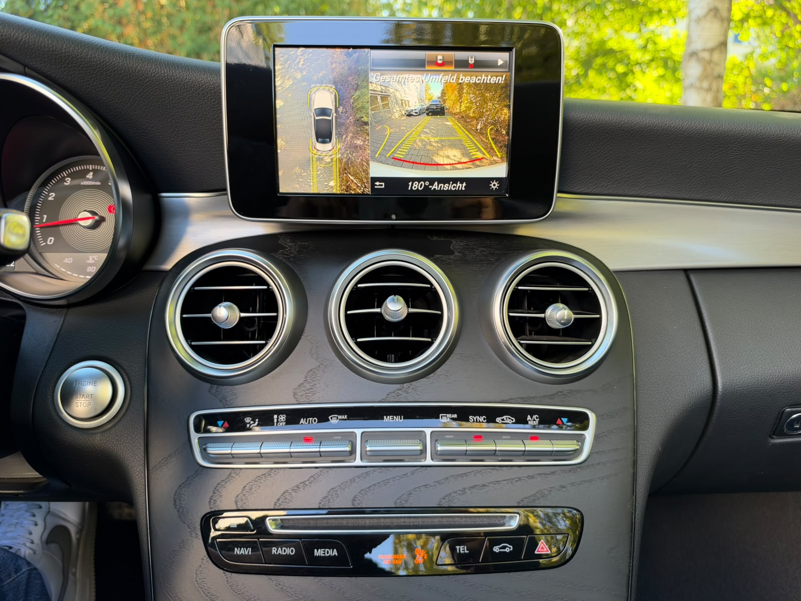 MERCEDES-BENZ C 250 Cabriolet AMG Line 9G-Tronic NIGHT Edition-image-29