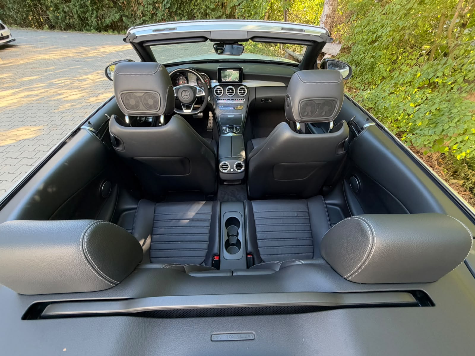 MERCEDES-BENZ C 250 Cabriolet AMG Line 9G-Tronic NIGHT Edition-image-26