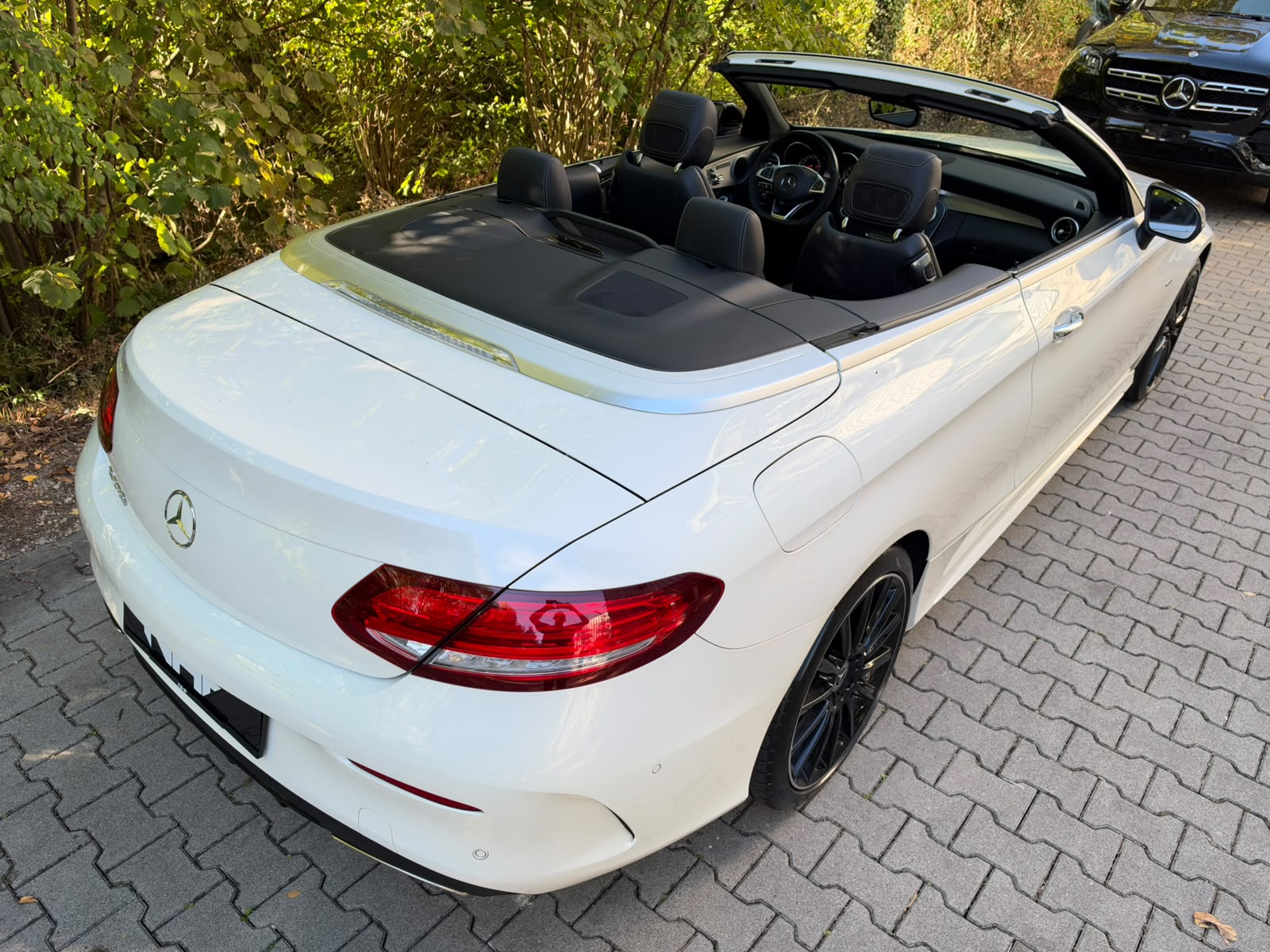 MERCEDES-BENZ C 250 Cabriolet AMG Line 9G-Tronic NIGHT Edition-image-8