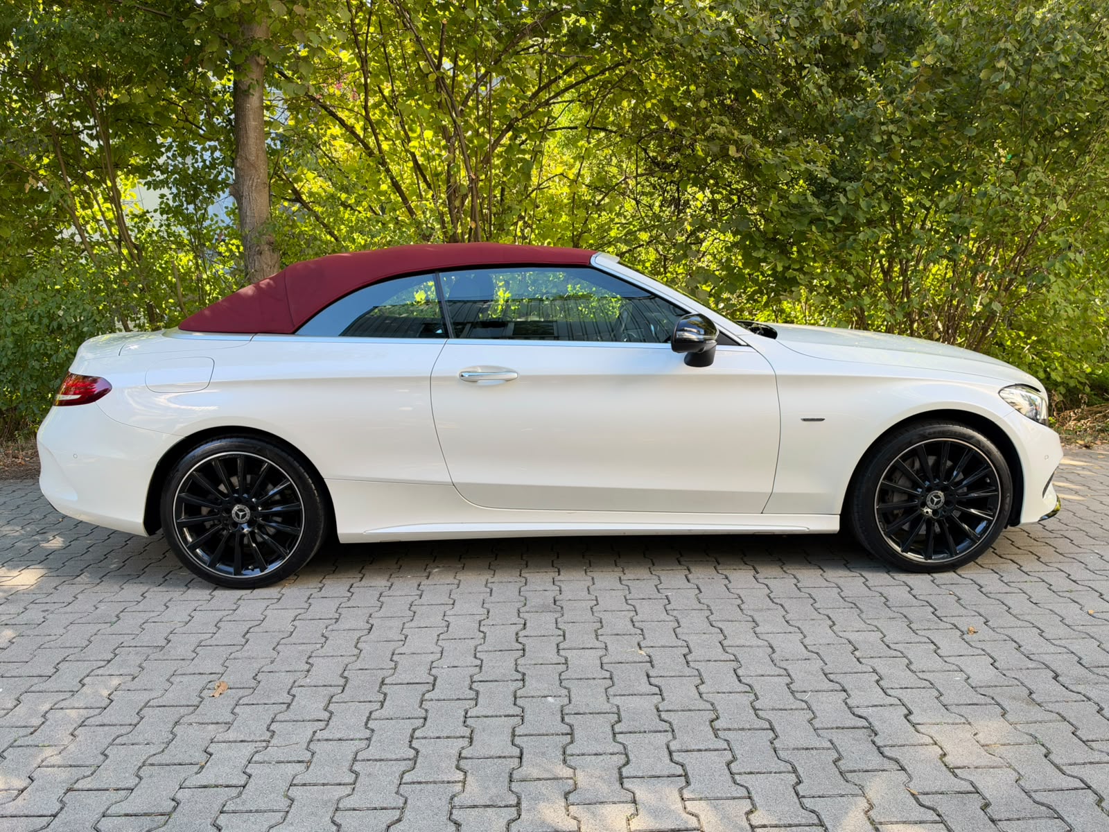 MERCEDES-BENZ C 250 Cabriolet AMG Line 9G-Tronic NIGHT Edition-image-9