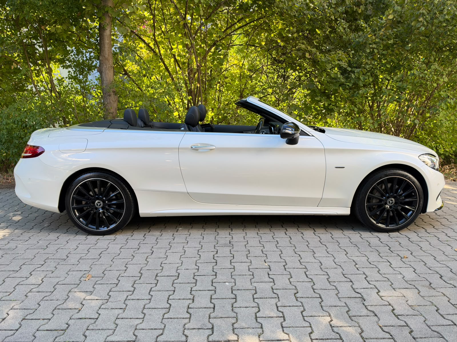 MERCEDES-BENZ C 250 Cabriolet AMG Line 9G-Tronic NIGHT Edition-image-10