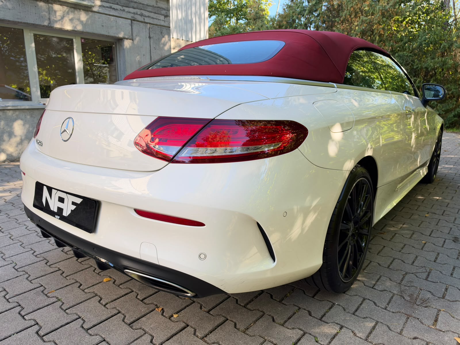 MERCEDES-BENZ C 250 Cabriolet AMG Line 9G-Tronic NIGHT Edition-image-7