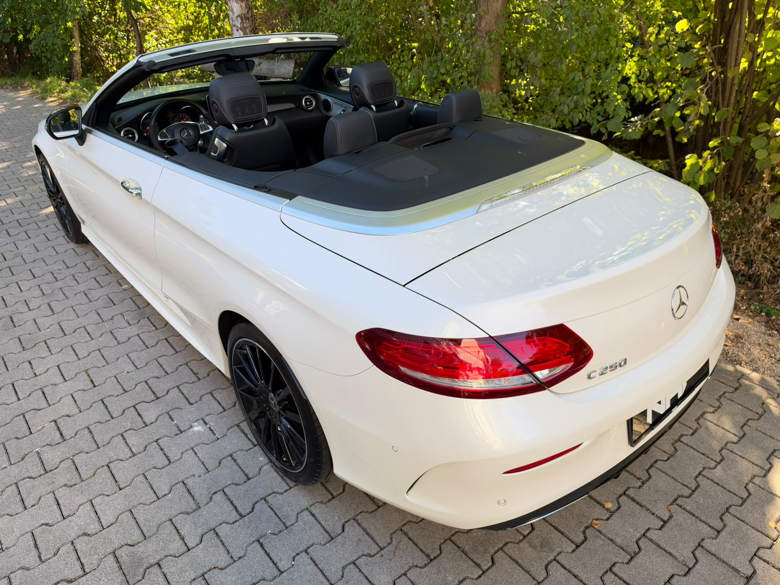MERCEDES-BENZ C 250 Cabriolet AMG Line 9G-Tronic NIGHT Edition-image-5