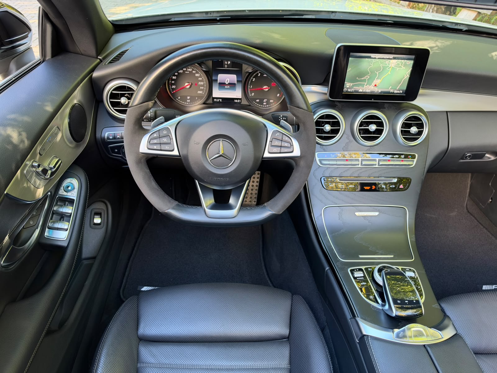 MERCEDES-BENZ C 250 Cabriolet AMG Line 9G-Tronic NIGHT Edition-image-28